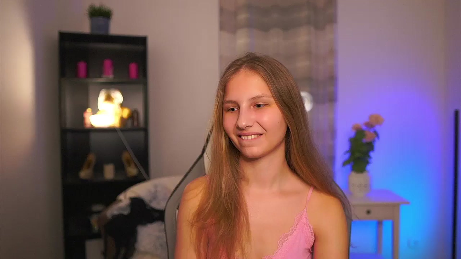 Gallery image thumbnail from Emmie_murray's myfreecams stream on, 03/11/2026, 19:00 image 12 of 20