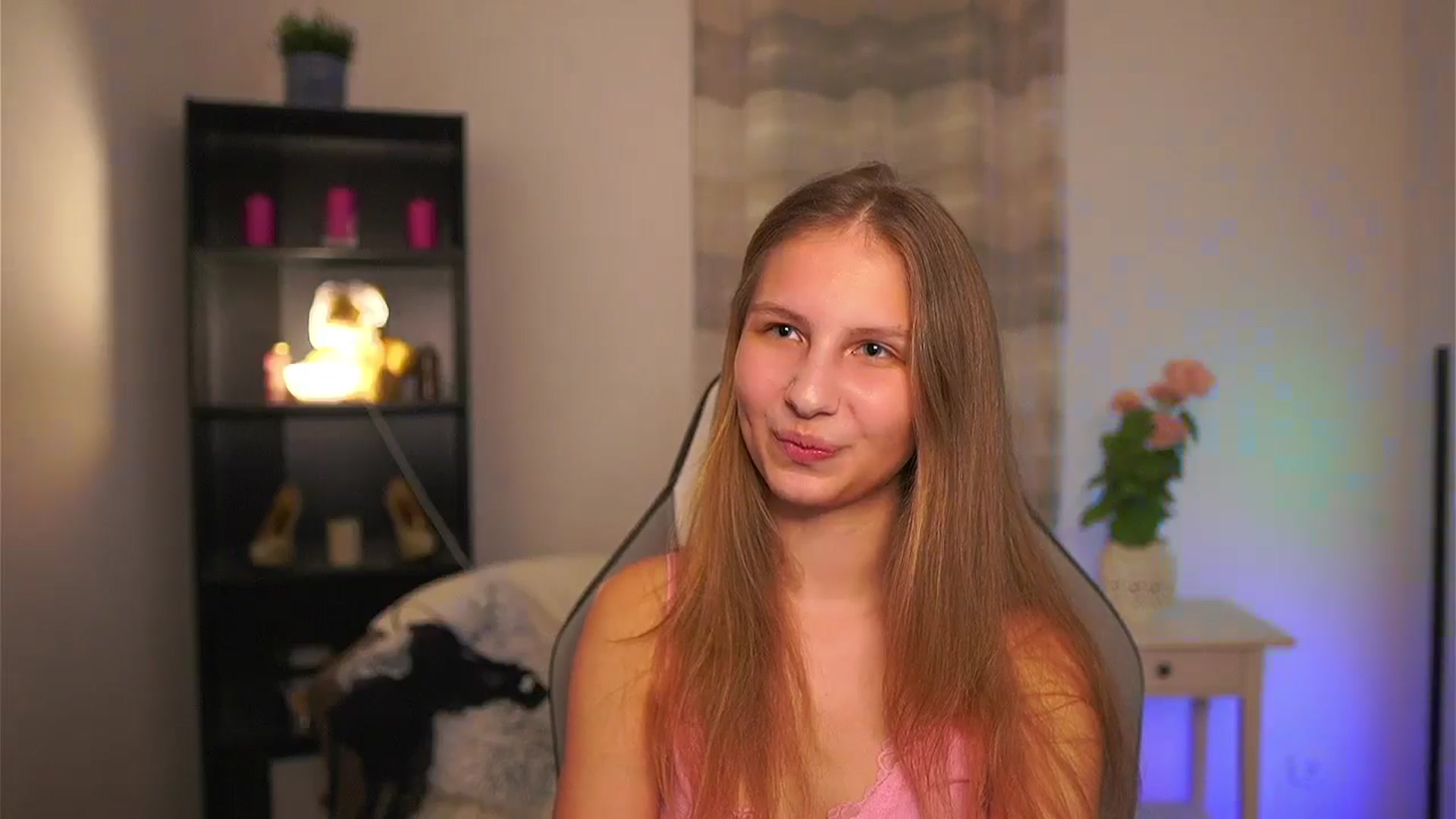 Gallery image thumbnail from Emmie_murray's myfreecams stream on, 03/11/2026, 19:00 image 14 of 20