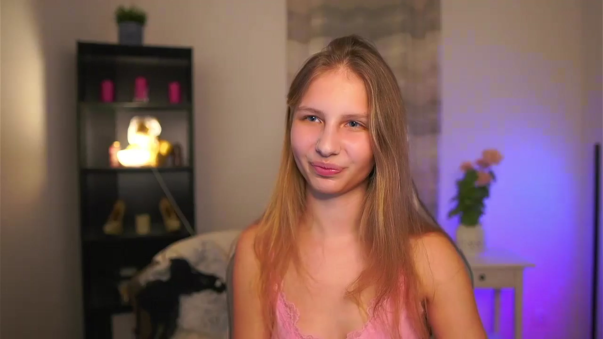 Gallery image thumbnail from Emmie_murray's myfreecams stream on, 03/11/2026, 19:00 image 18 of 20