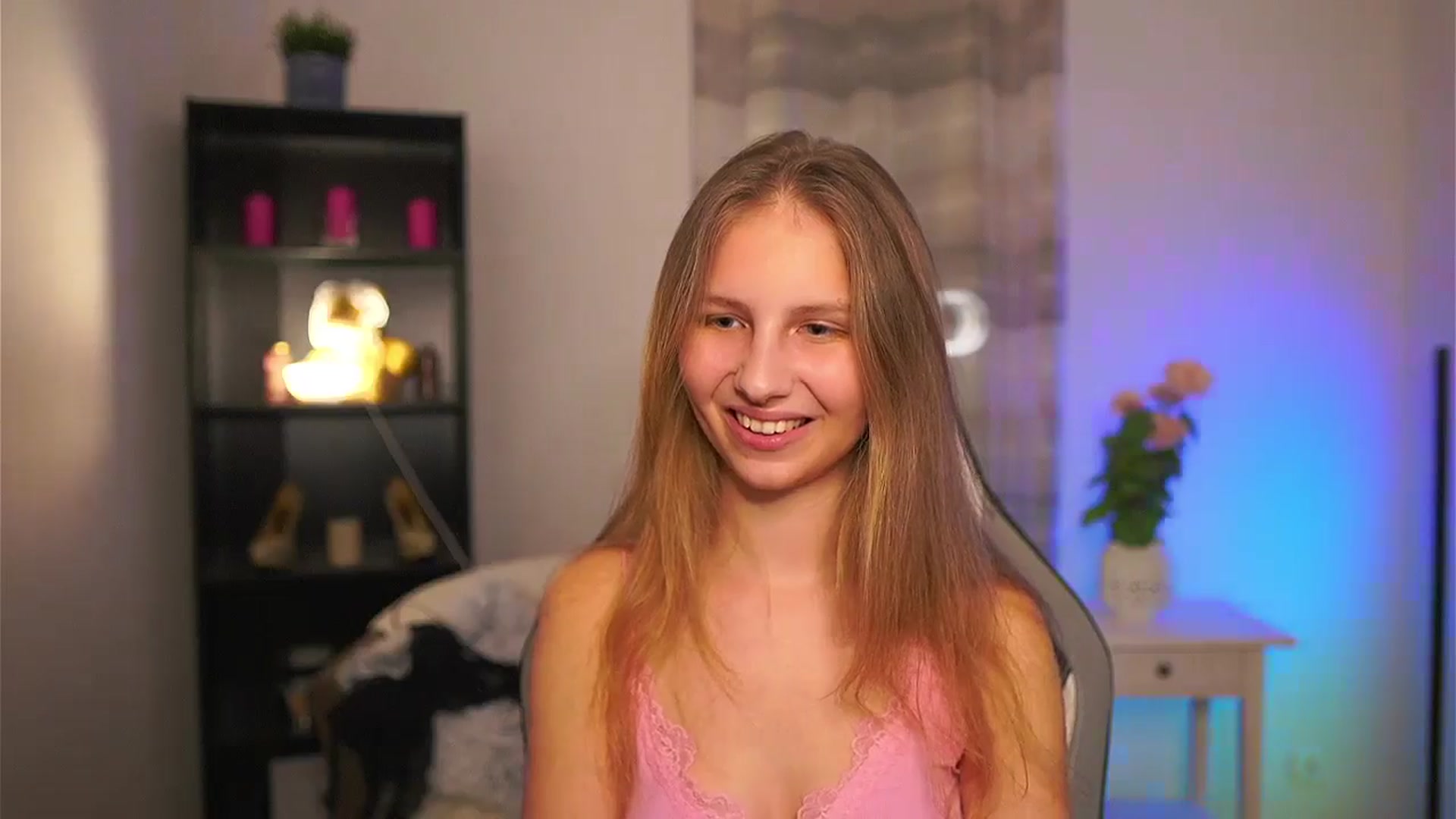 Gallery image thumbnail from Emmie_murray's myfreecams stream on, 03/11/2026, 19:00 image 19 of 20