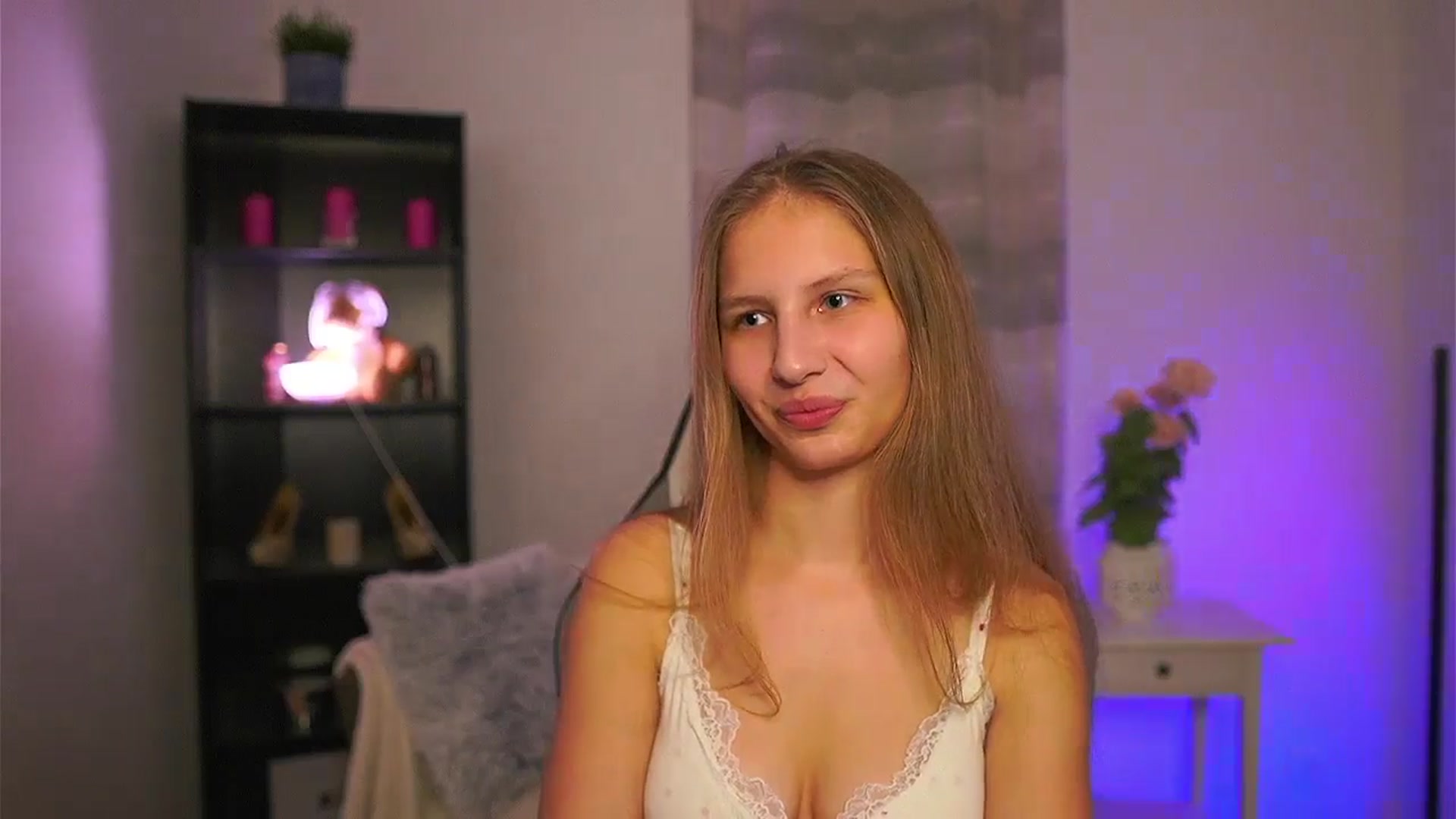 Gallery image thumbnail from Emmie_murray's myfreecams stream on, 03/12/2026, 20:22 image 18 of 20