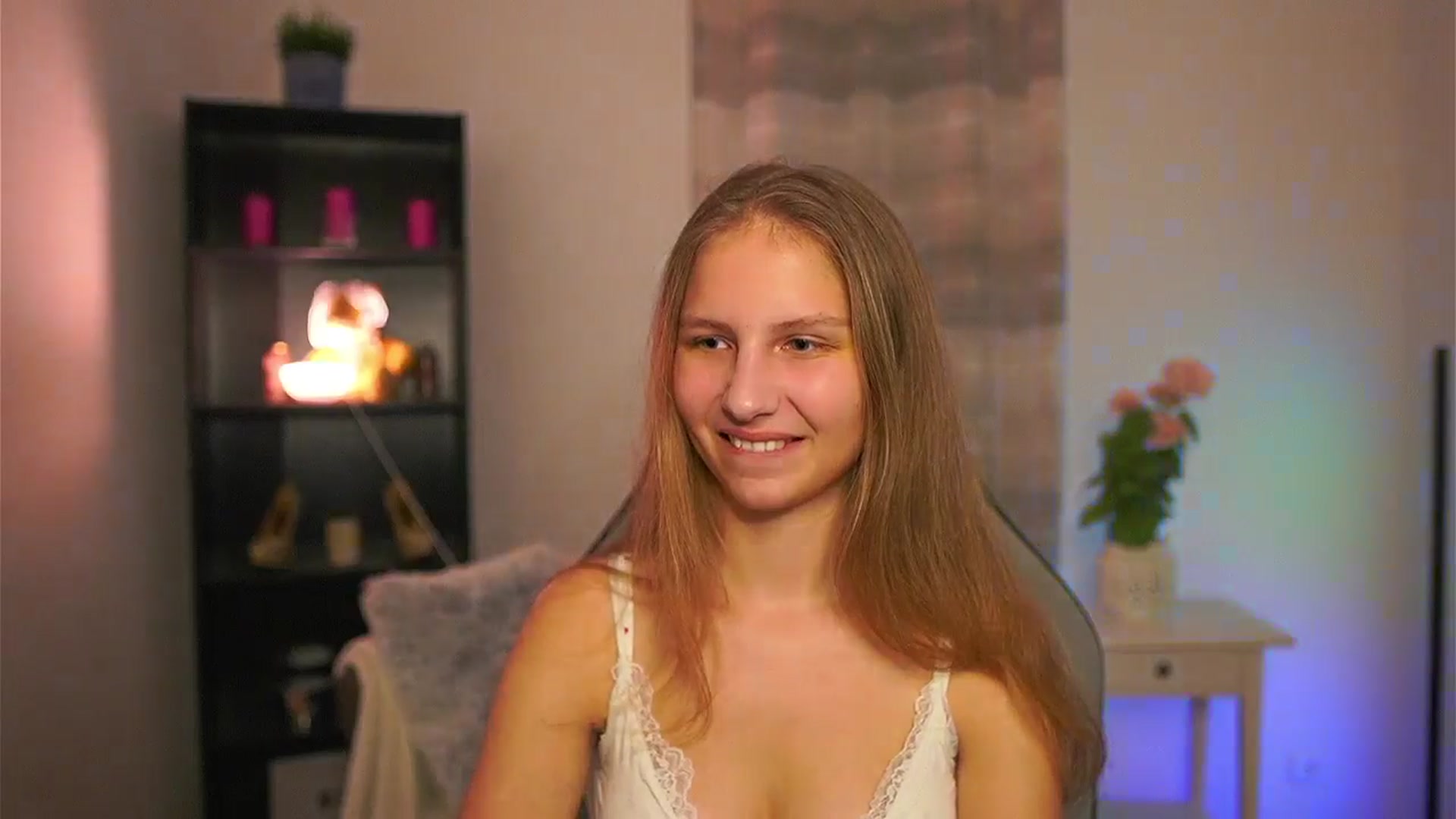 Gallery image thumbnail from Emmie_murray's myfreecams stream on, 03/12/2026, 20:22 image 14 of 20