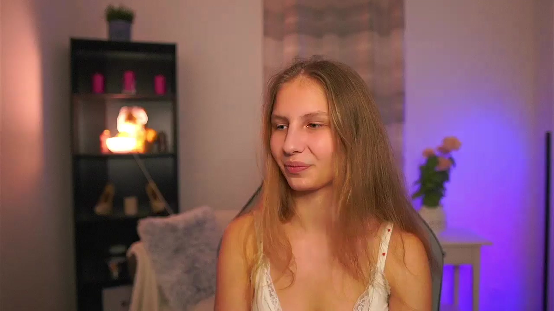 Gallery image thumbnail from Emmie_murray's myfreecams stream on, 03/12/2026, 20:22 image 4 of 20