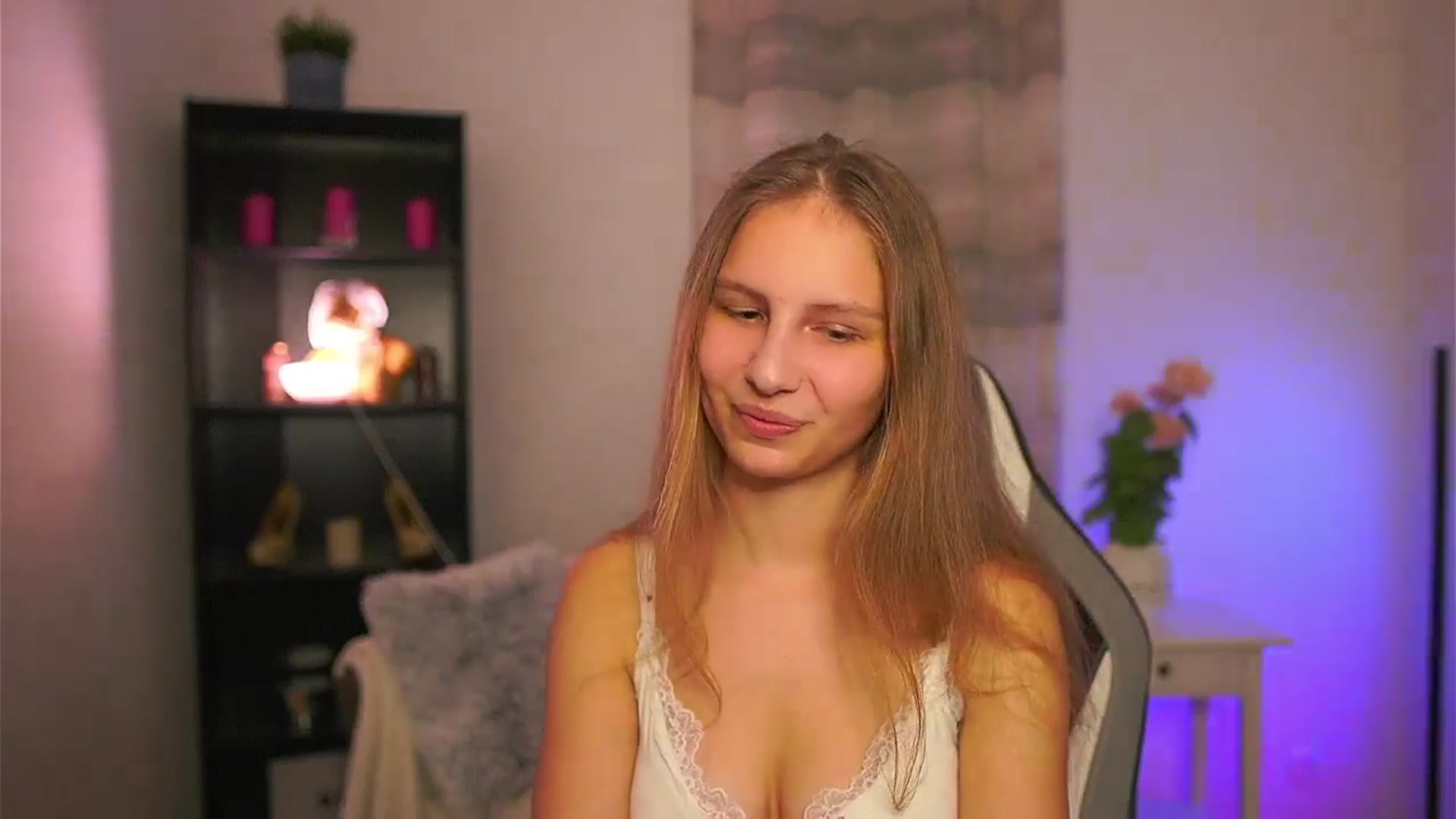 Gallery image thumbnail from Emmie_murray's myfreecams stream on, 03/12/2026, 20:22 image 19 of 20