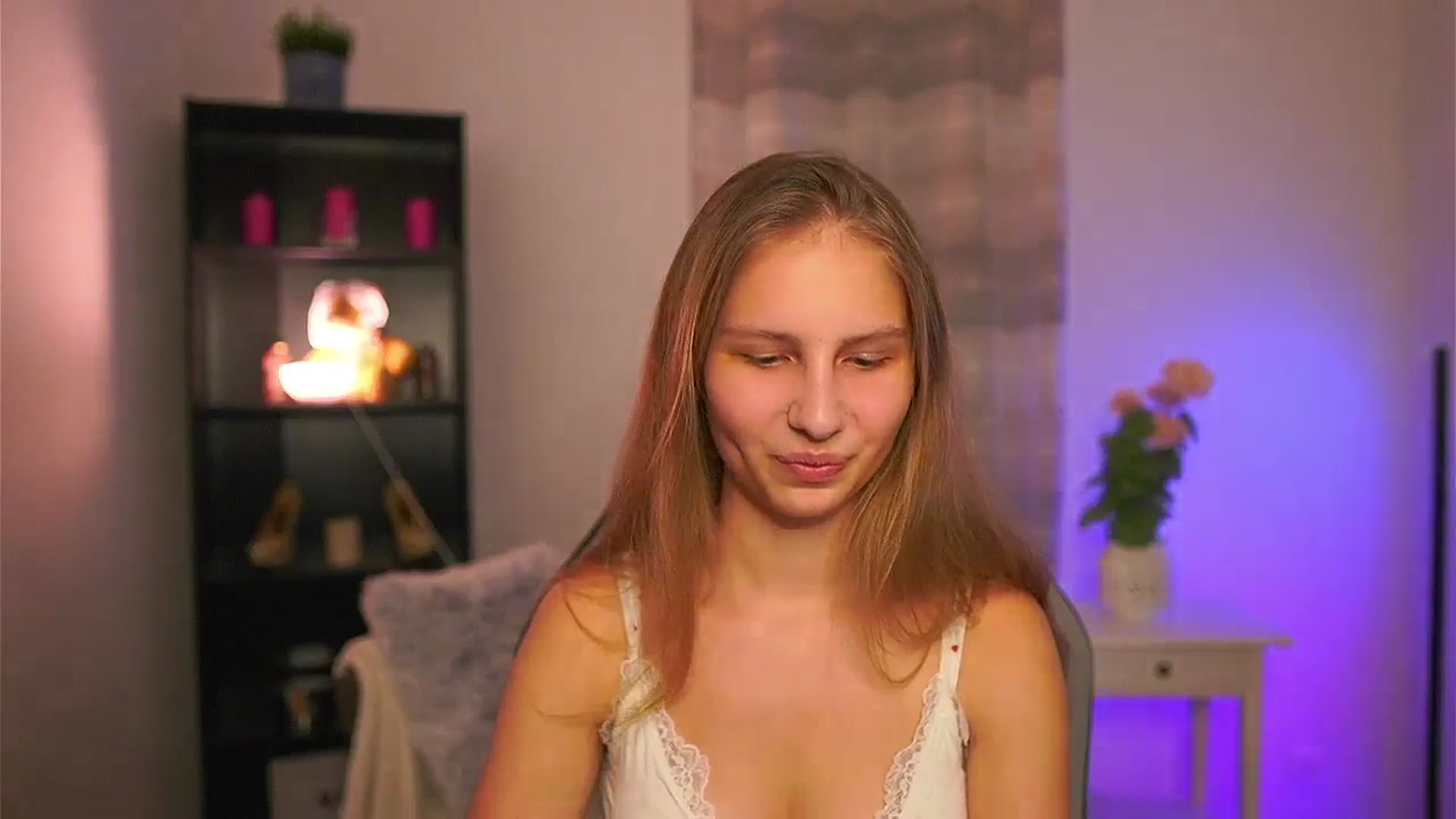 Gallery image thumbnail from Emmie_murray's myfreecams stream on, 03/12/2026, 20:22 image 8 of 20