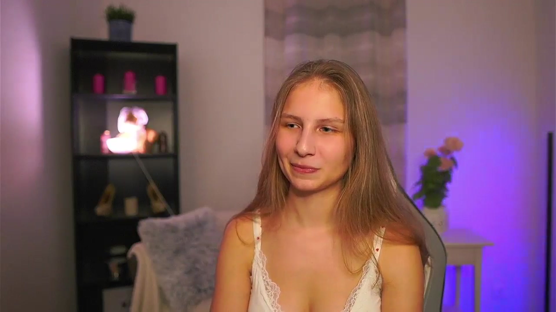 Gallery image thumbnail from Emmie_murray's myfreecams stream on, 03/12/2026, 20:22 image 9 of 20