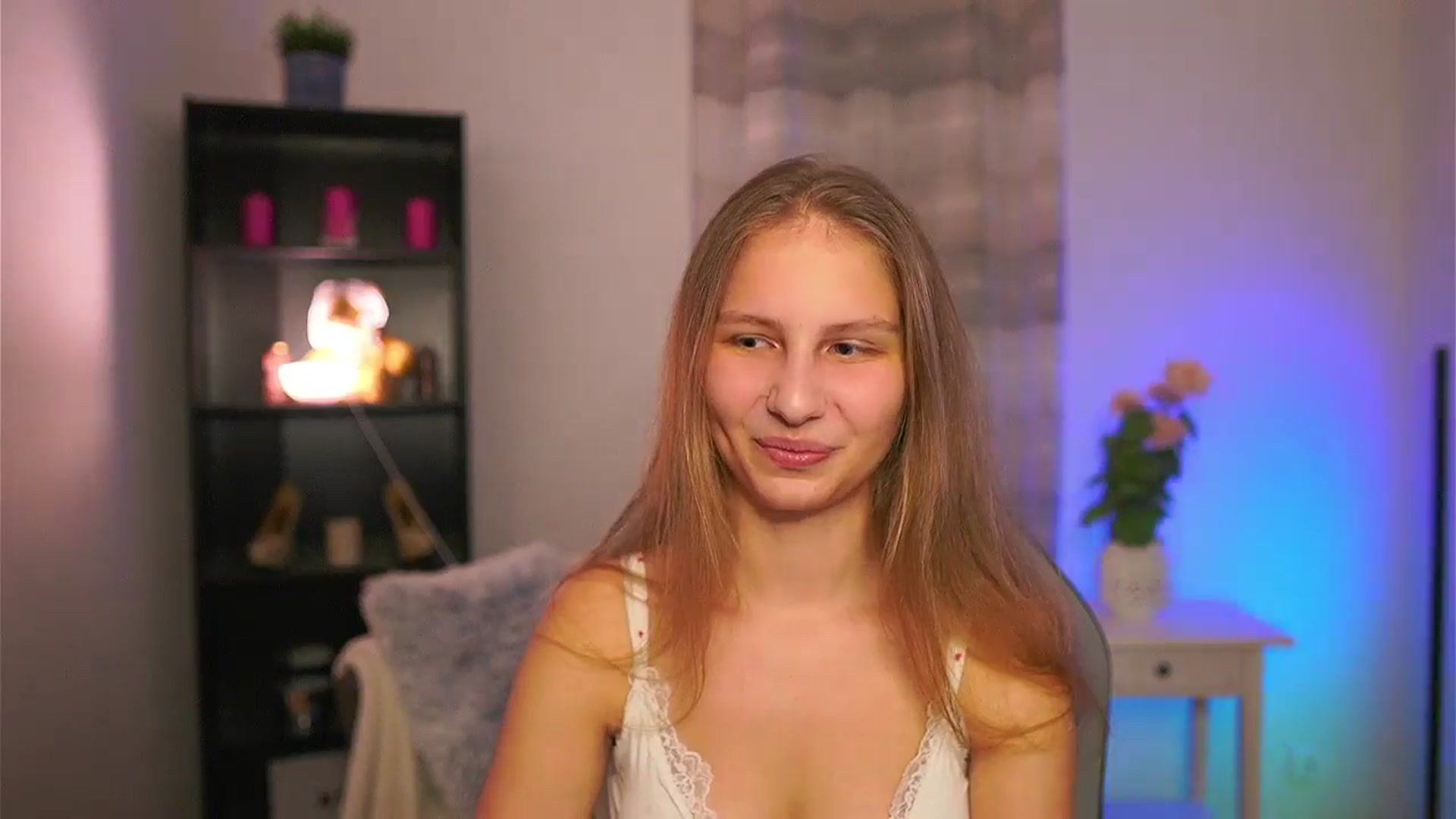 Gallery image thumbnail from Emmie_murray's myfreecams stream on, 03/12/2026, 20:22 image 12 of 20