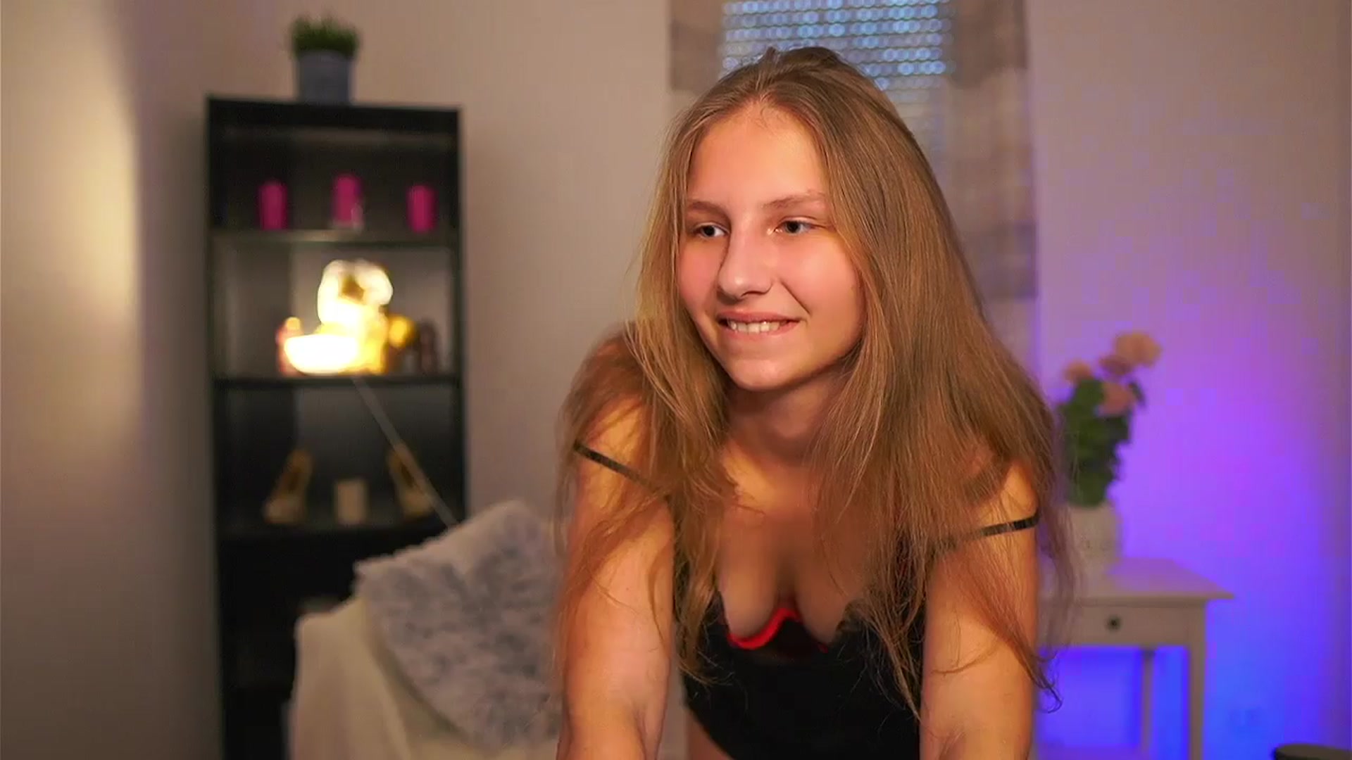 Gallery image thumbnail from Emmie_murray's myfreecams stream on, 03/21/2026, 18:15 image 5 of 20