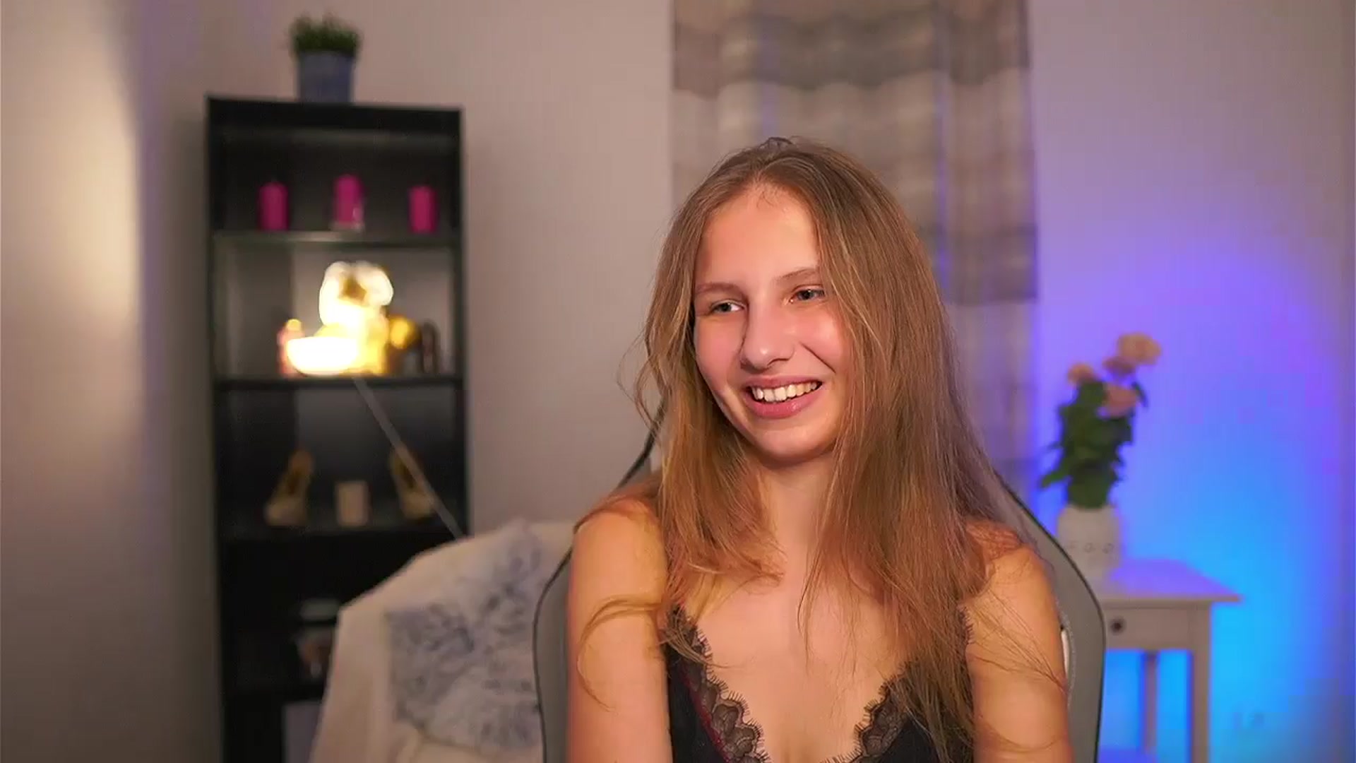 Gallery image thumbnail from Emmie_murray's myfreecams stream on, 03/21/2026, 20:54 image 9 of 20