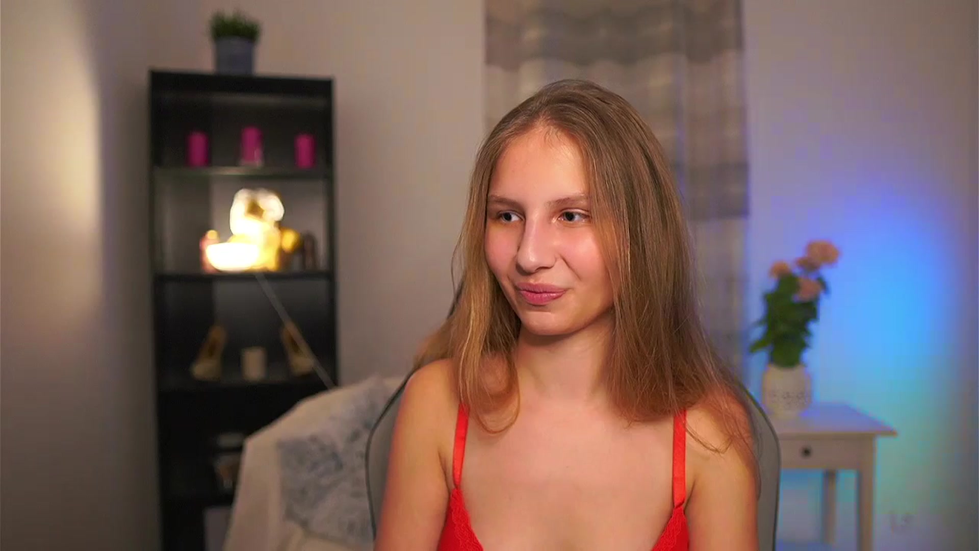 Gallery image thumbnail from Emmie_murray's myfreecams stream on, 03/21/2026, 23:01 image 15 of 20