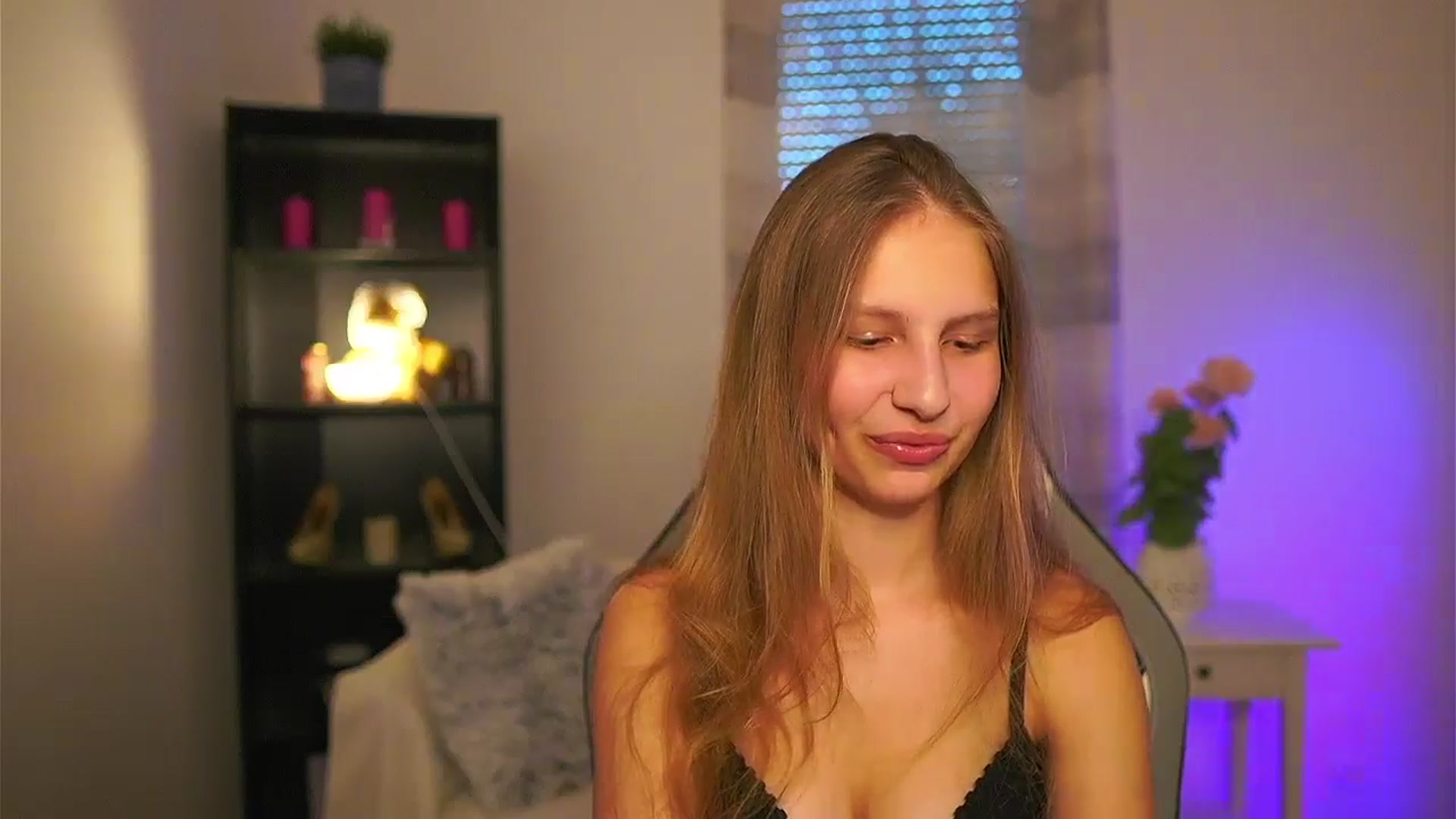Gallery image thumbnail from Emmie_murray's myfreecams stream on, 03/22/2026, 17:00 image 11 of 20