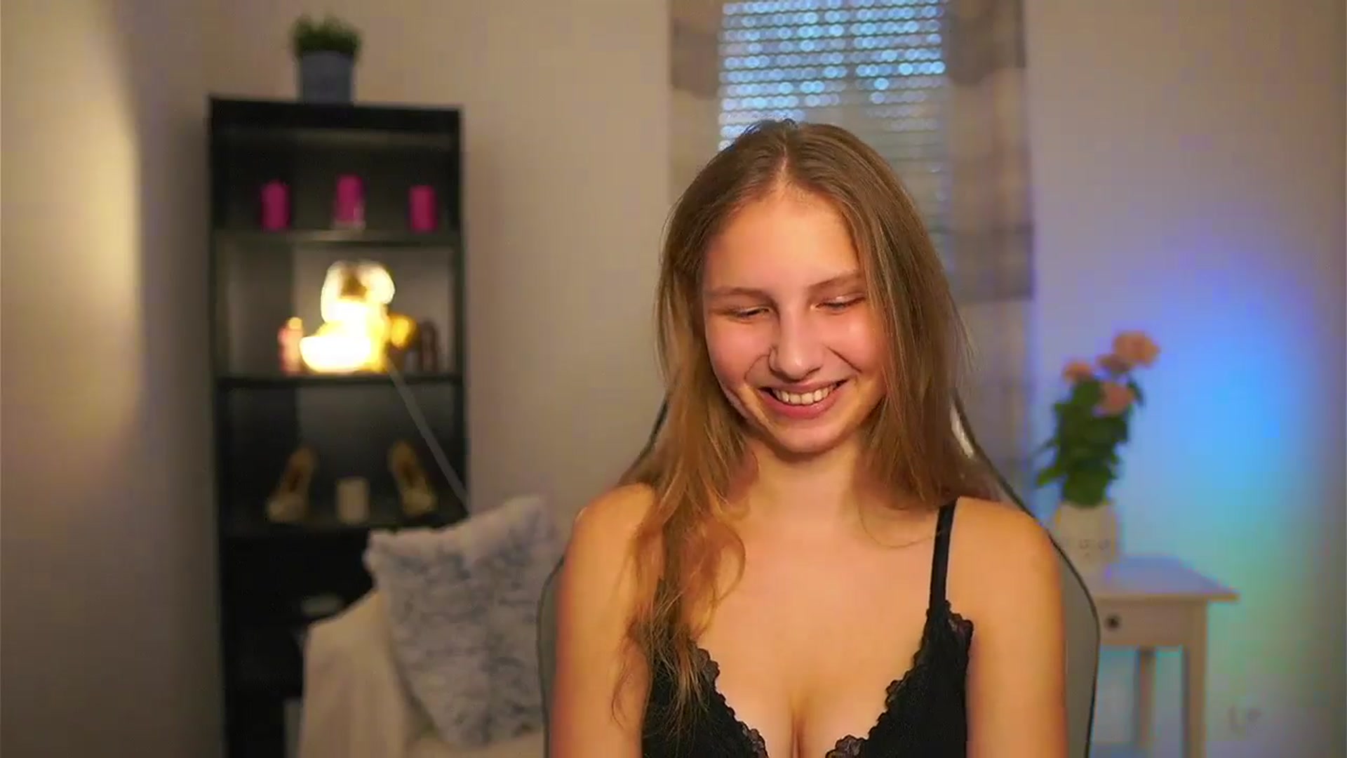 Gallery image thumbnail from Emmie_murray's myfreecams stream on, 03/22/2026, 17:00 image 2 of 20