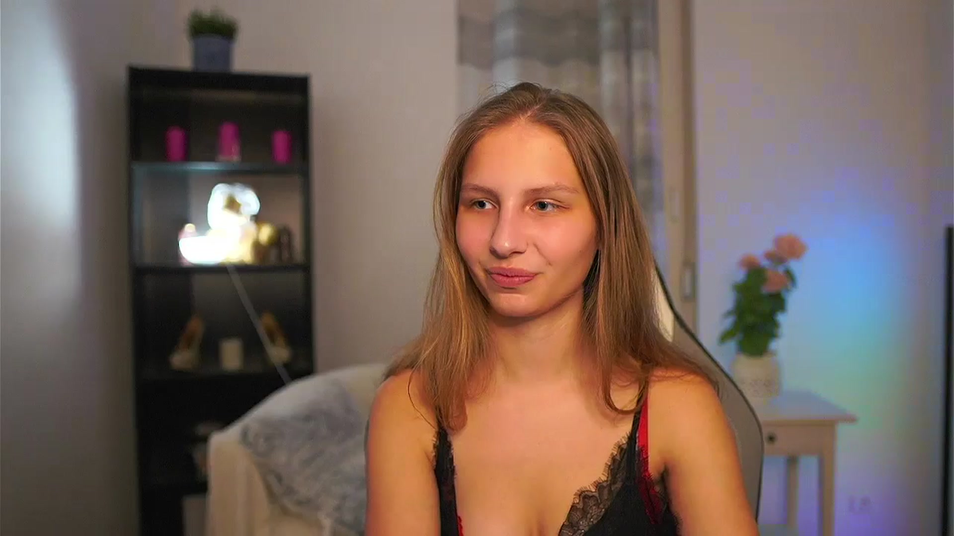 Gallery image thumbnail from Emmie_murray's myfreecams stream on, 03/27/2026, 21:05 image 5 of 20