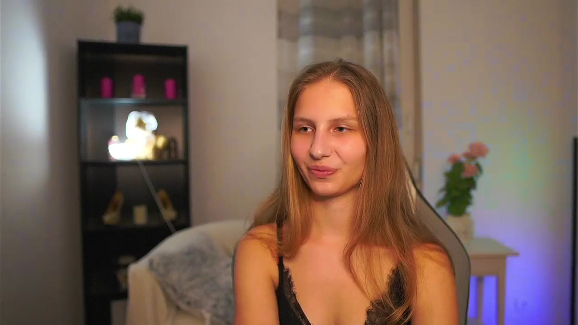 Gallery image thumbnail from Emmie_murray's myfreecams stream on, 03/27/2026, 22:01 image 6 of 20