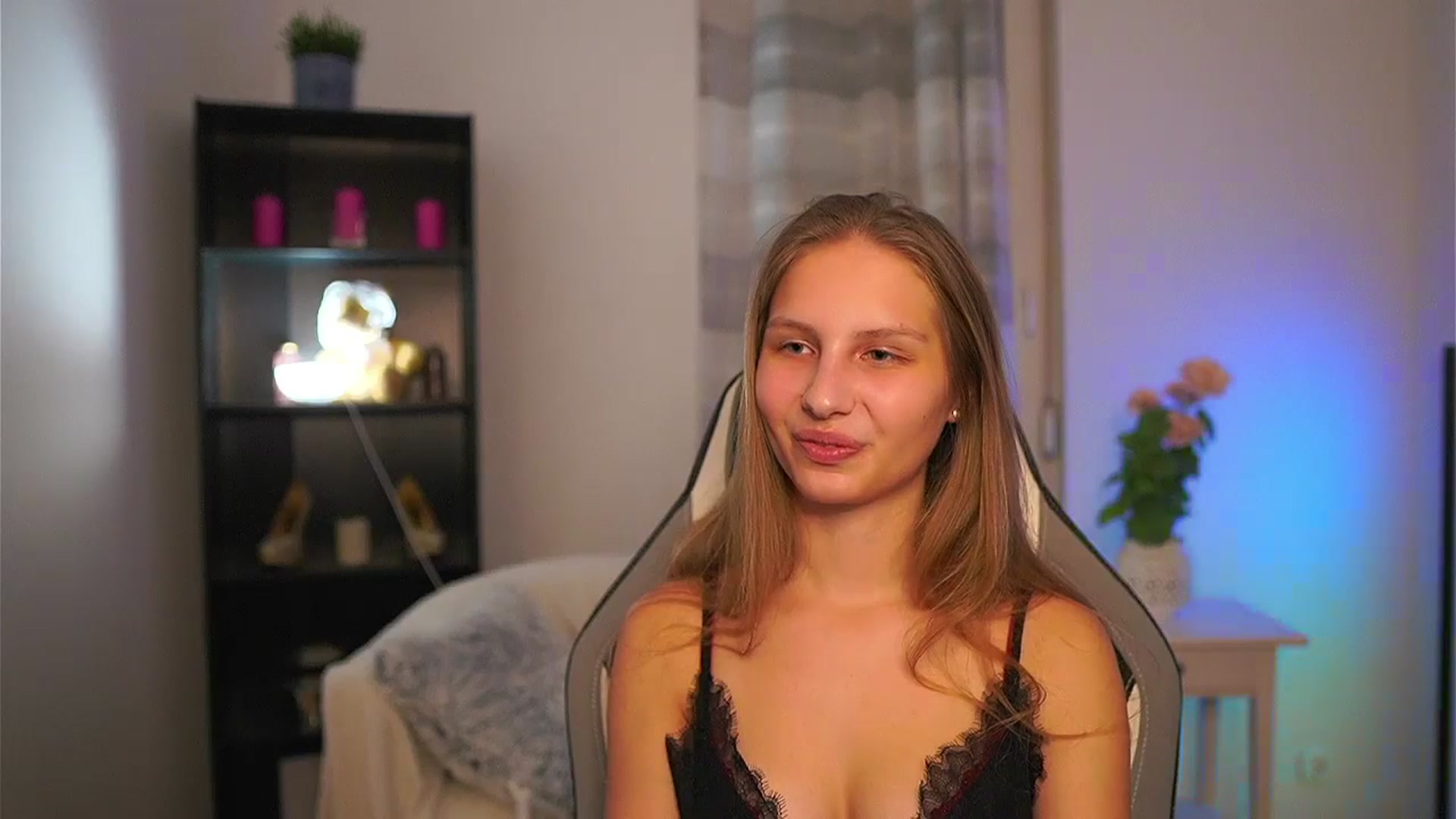 Gallery image thumbnail from Emmie_murray's myfreecams stream on, 03/27/2026, 22:01 image 16 of 20