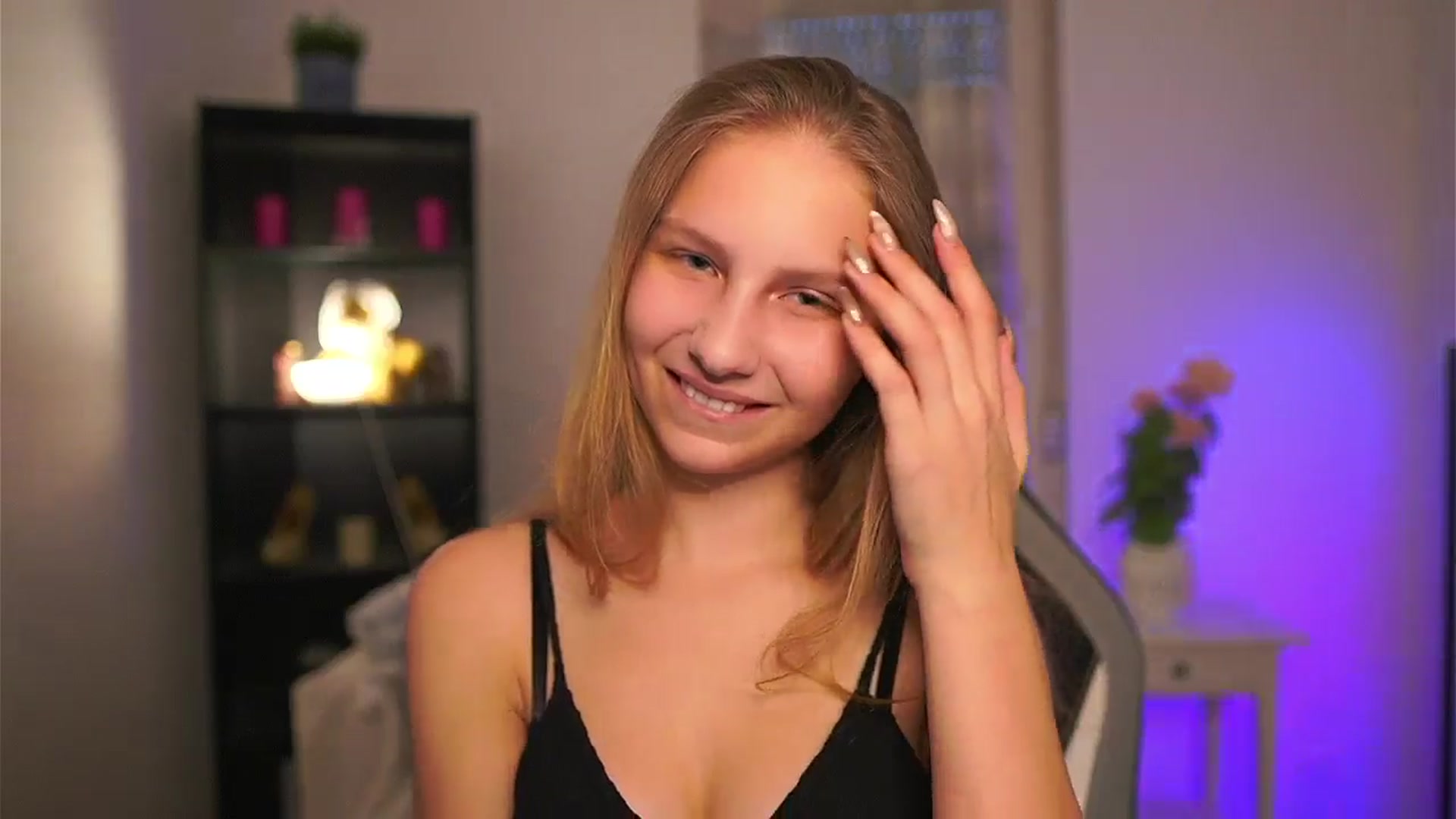 Gallery image thumbnail from Emmie_murray's myfreecams stream on, 03/28/2026, 16:16 image 13 of 20