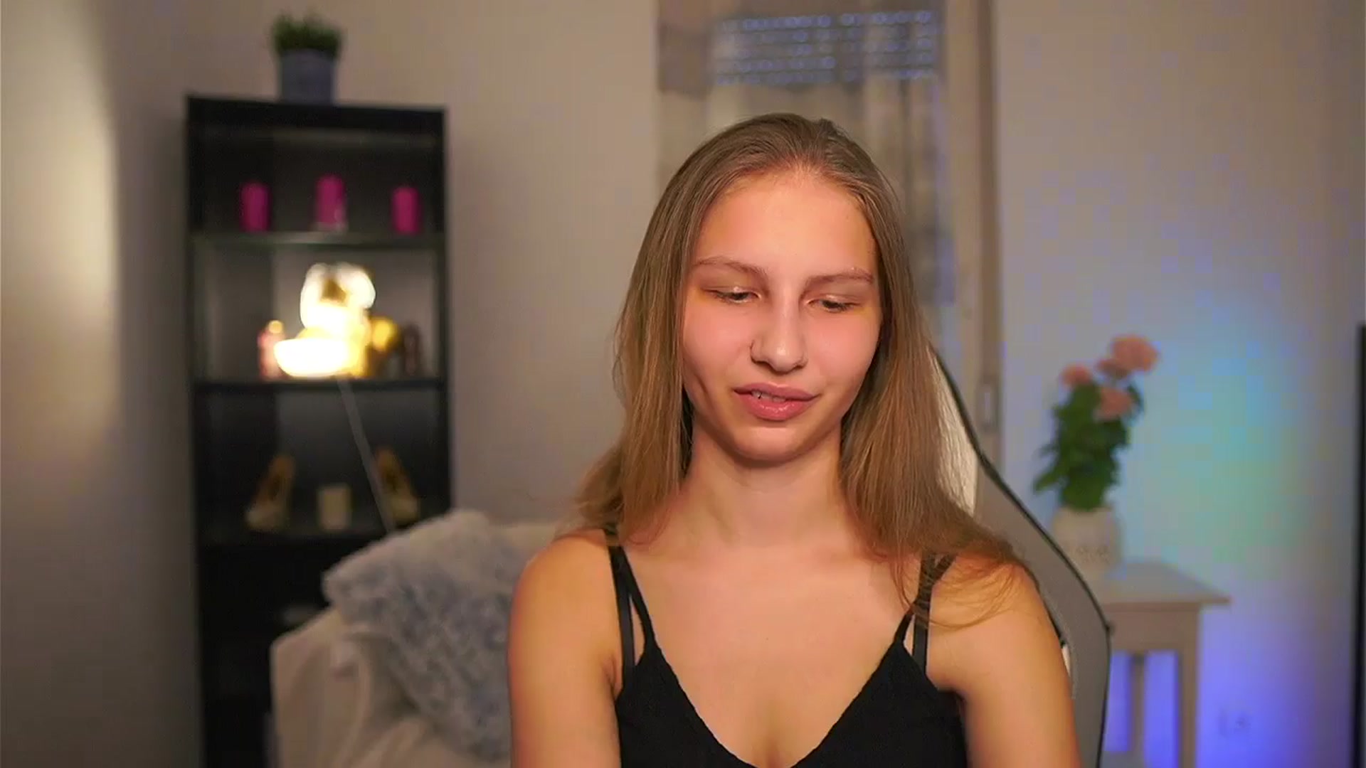 Gallery image thumbnail from Emmie_murray's myfreecams stream on, 03/28/2026, 16:16 image 10 of 20