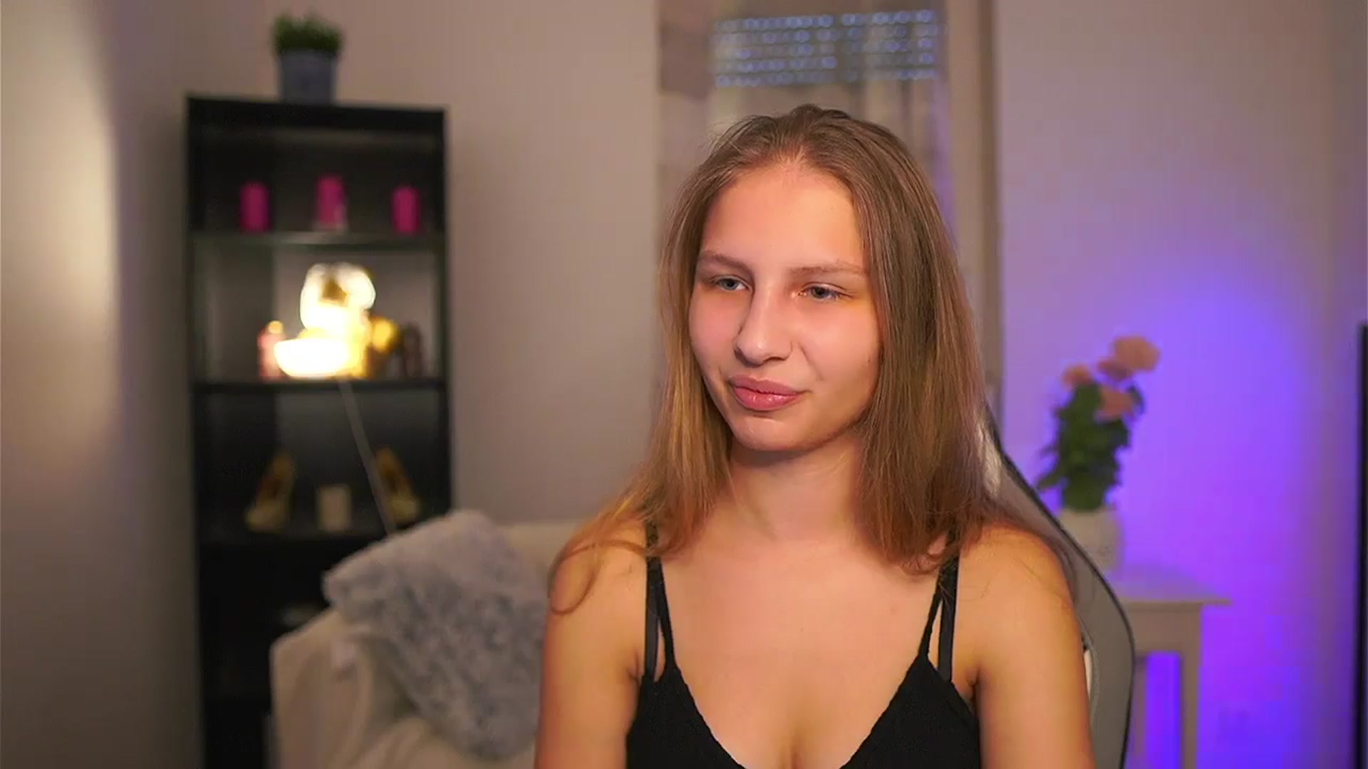 Gallery image thumbnail from Emmie_murray's myfreecams stream on, 03/28/2026, 16:16 image 3 of 20