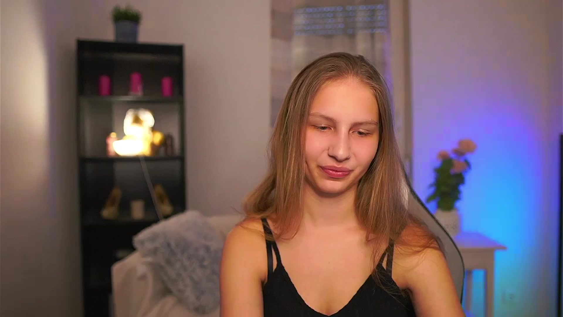 Gallery image thumbnail from Emmie_murray's myfreecams stream on, 03/28/2026, 16:16 image 11 of 20