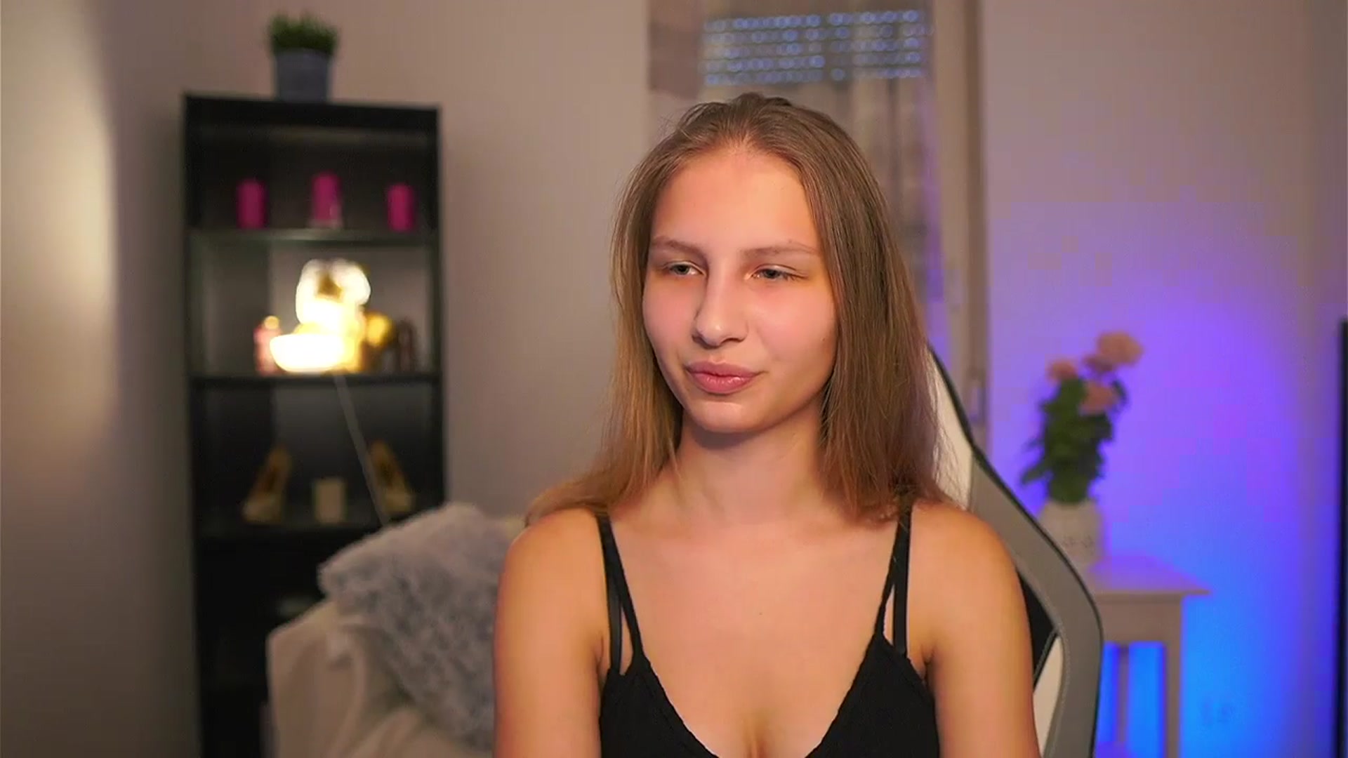Gallery image thumbnail from Emmie_murray's myfreecams stream on, 03/28/2026, 16:16 image 2 of 20