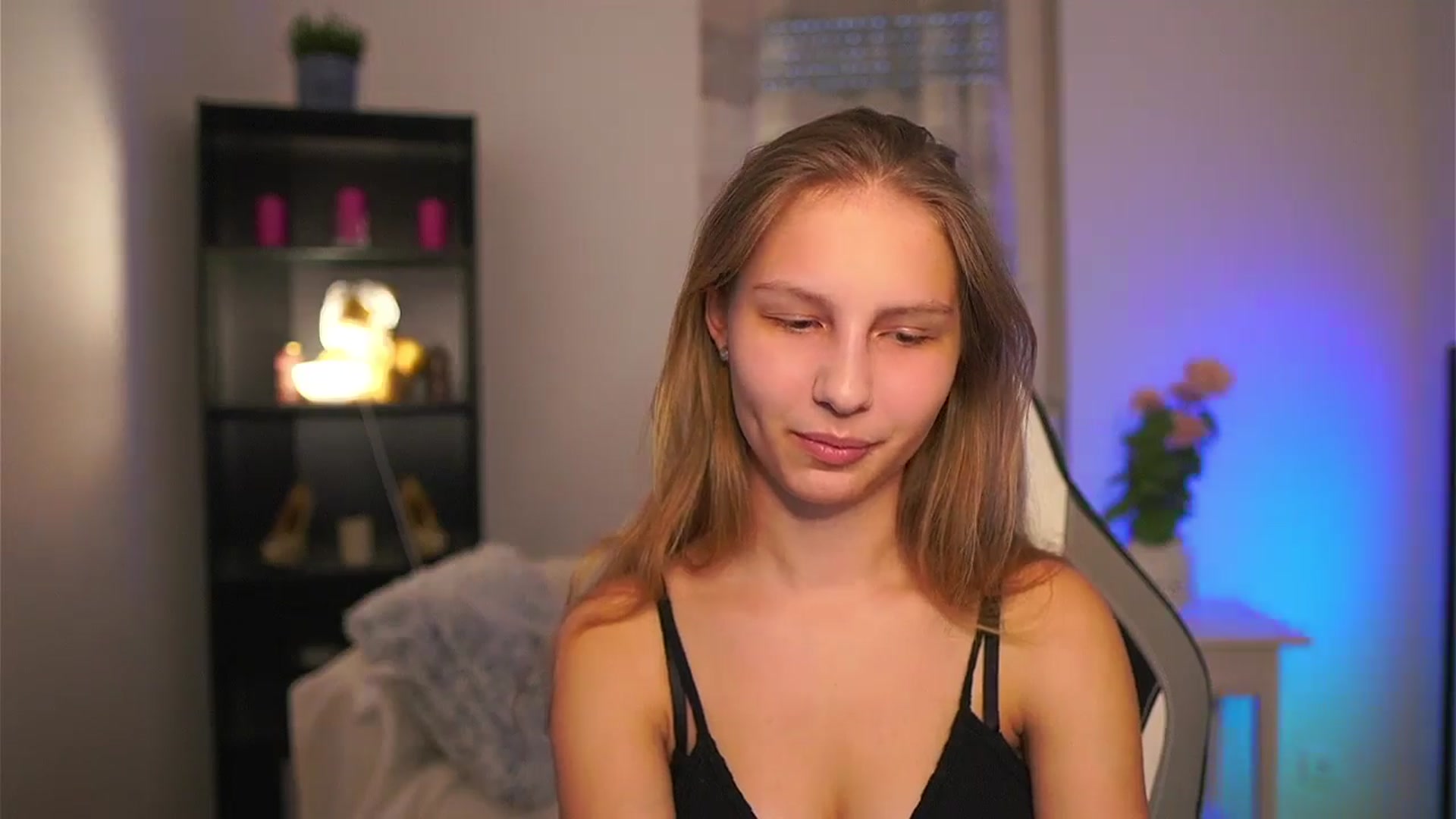 Gallery image thumbnail from Emmie_murray's myfreecams stream on, 03/28/2026, 16:16 image 6 of 20