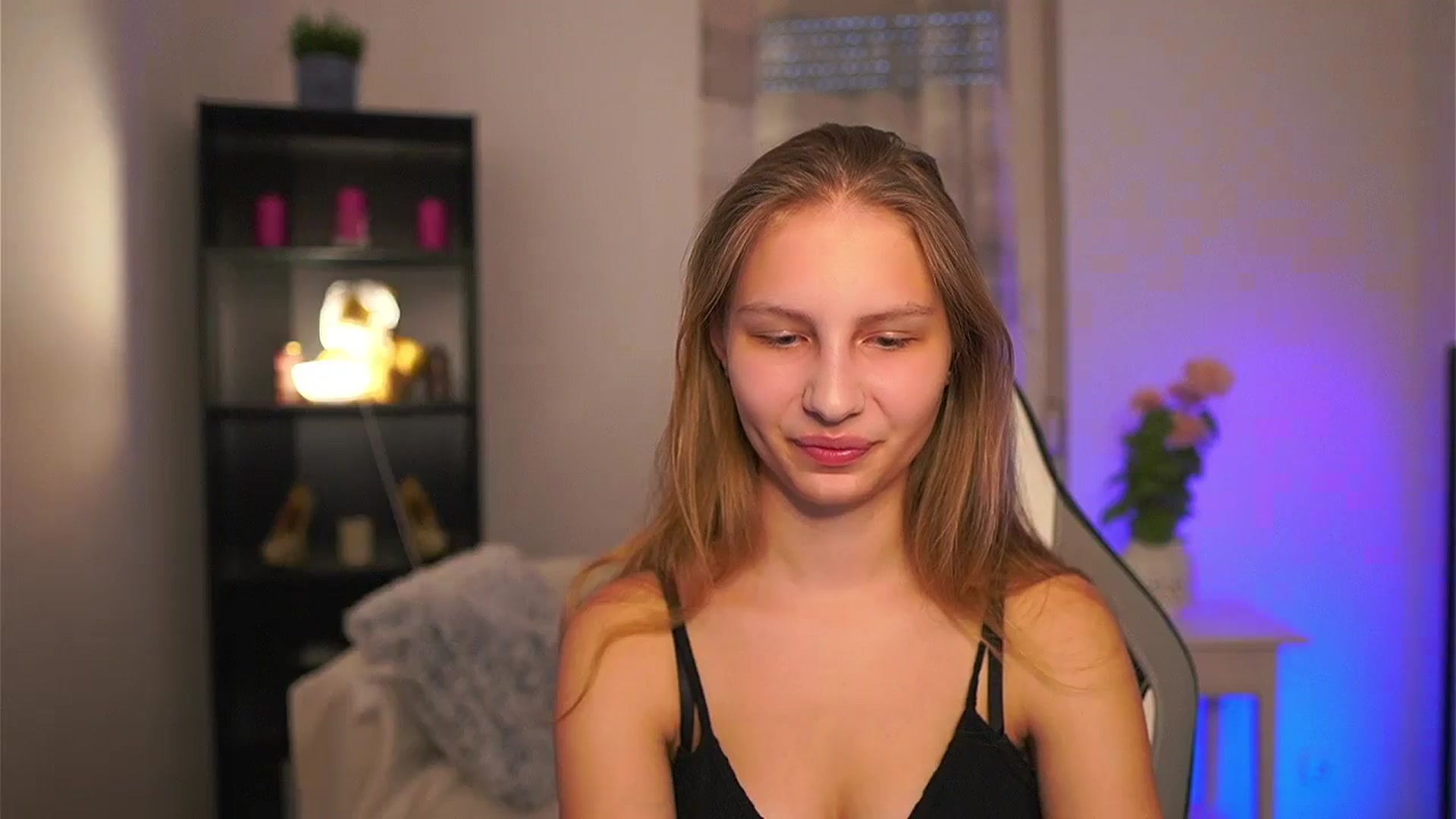 Gallery image thumbnail from Emmie_murray's myfreecams stream on, 03/28/2026, 16:16 image 7 of 20