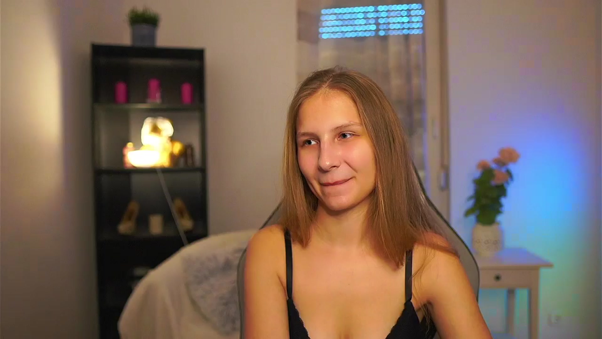 Gallery image thumbnail from Emmie_murray's myfreecams stream on, 04/01/2026, 14:27 image 19 of 20