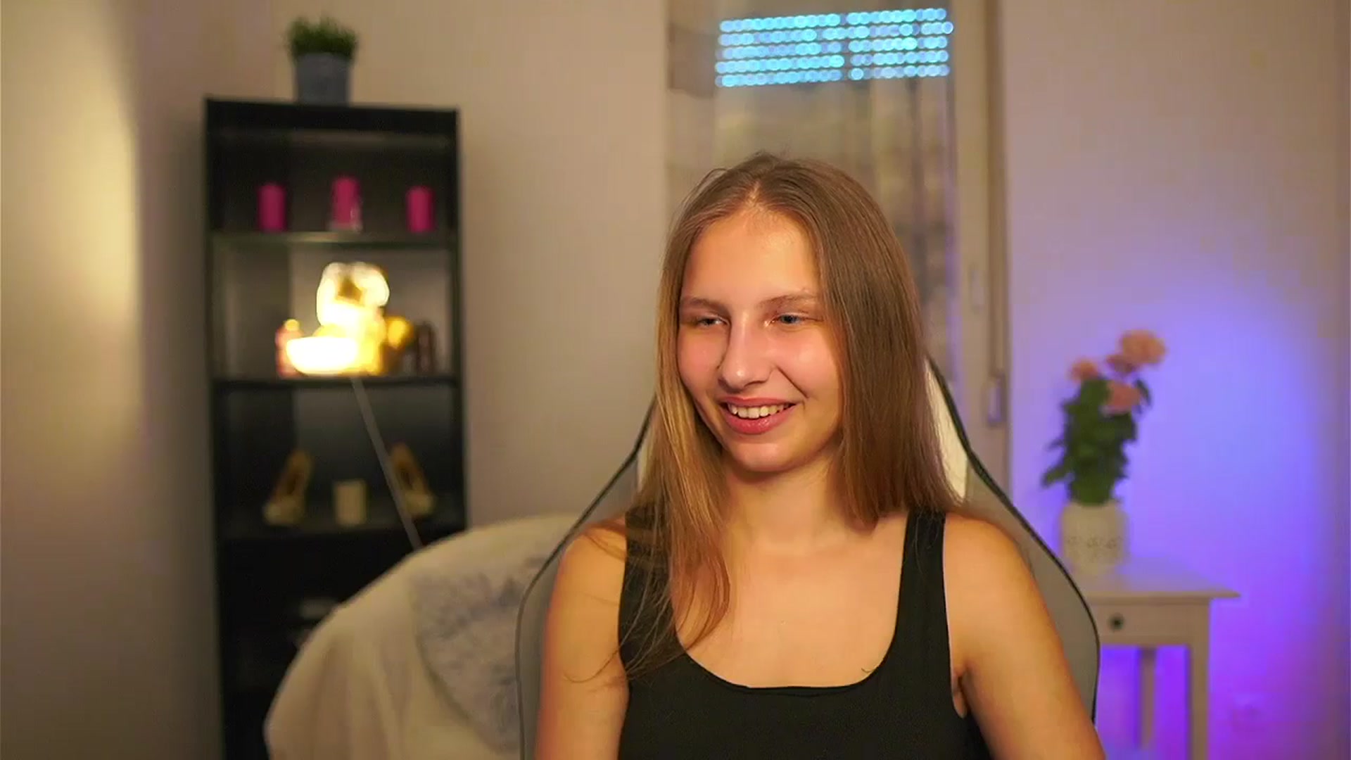 Gallery image thumbnail from Emmie_murray's myfreecams stream on, 04/01/2026, 14:27 image 4 of 20