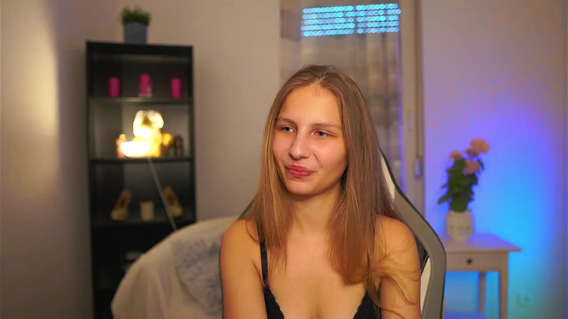 Gallery image thumbnail from Emmie_murray's myfreecams stream on, 04/01/2026, 14:27 image 20 of 20