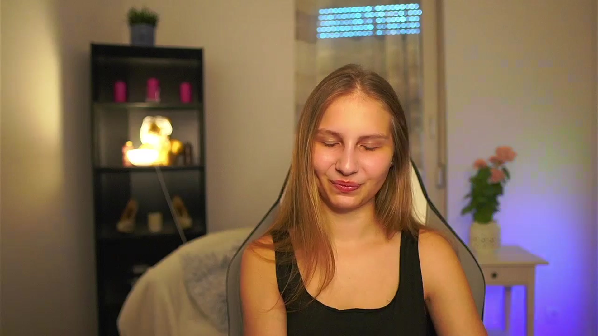 Gallery image thumbnail from Emmie_murray's myfreecams stream on, 04/01/2026, 14:27 image 5 of 20