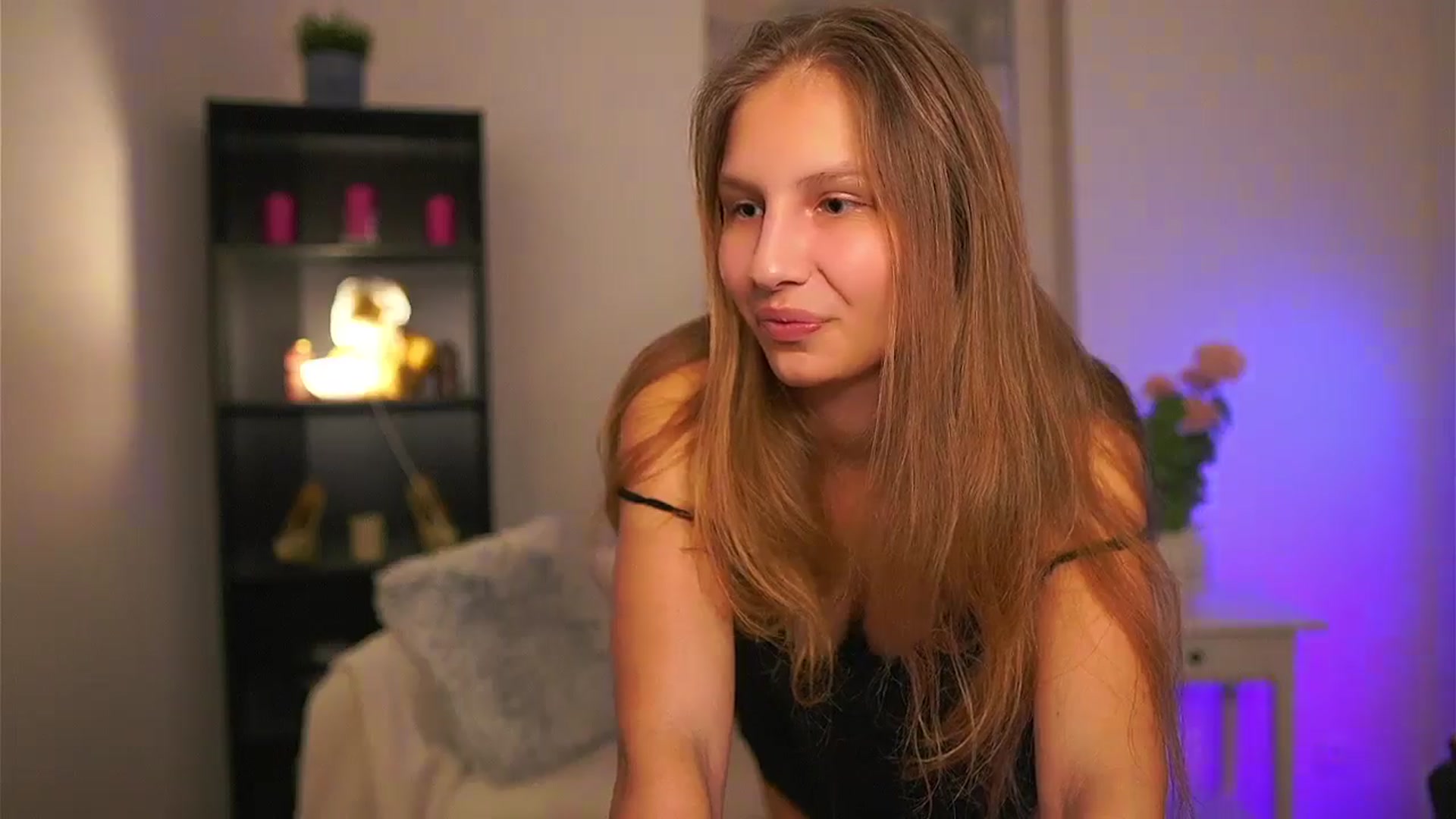 Gallery image thumbnail from Emmie_murray's myfreecams stream on, 04/03/2026, 20:49 image 17 of 20