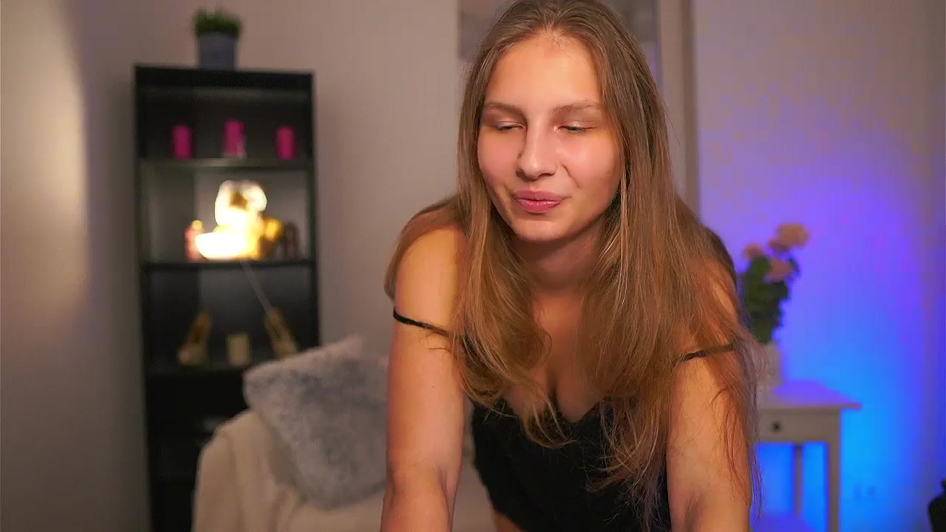 Gallery image thumbnail from Emmie_murray's myfreecams stream on, 04/03/2026, 20:49 image 14 of 20