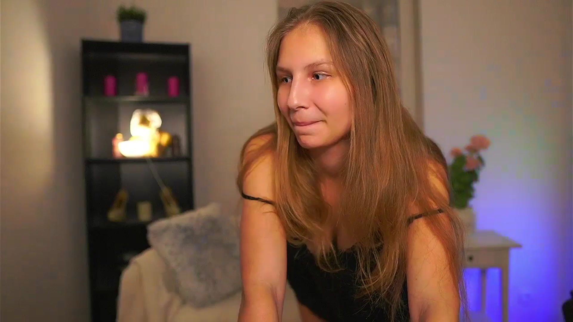 Gallery image thumbnail from Emmie_murray's myfreecams stream on, 04/03/2026, 20:49 image 16 of 20