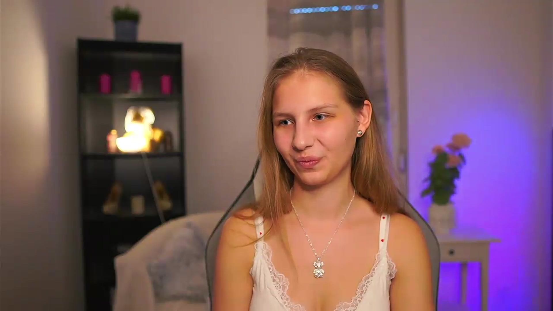 Gallery image thumbnail from Emmie_murray's myfreecams stream on, 04/04/2026, 16:14 image 3 of 20