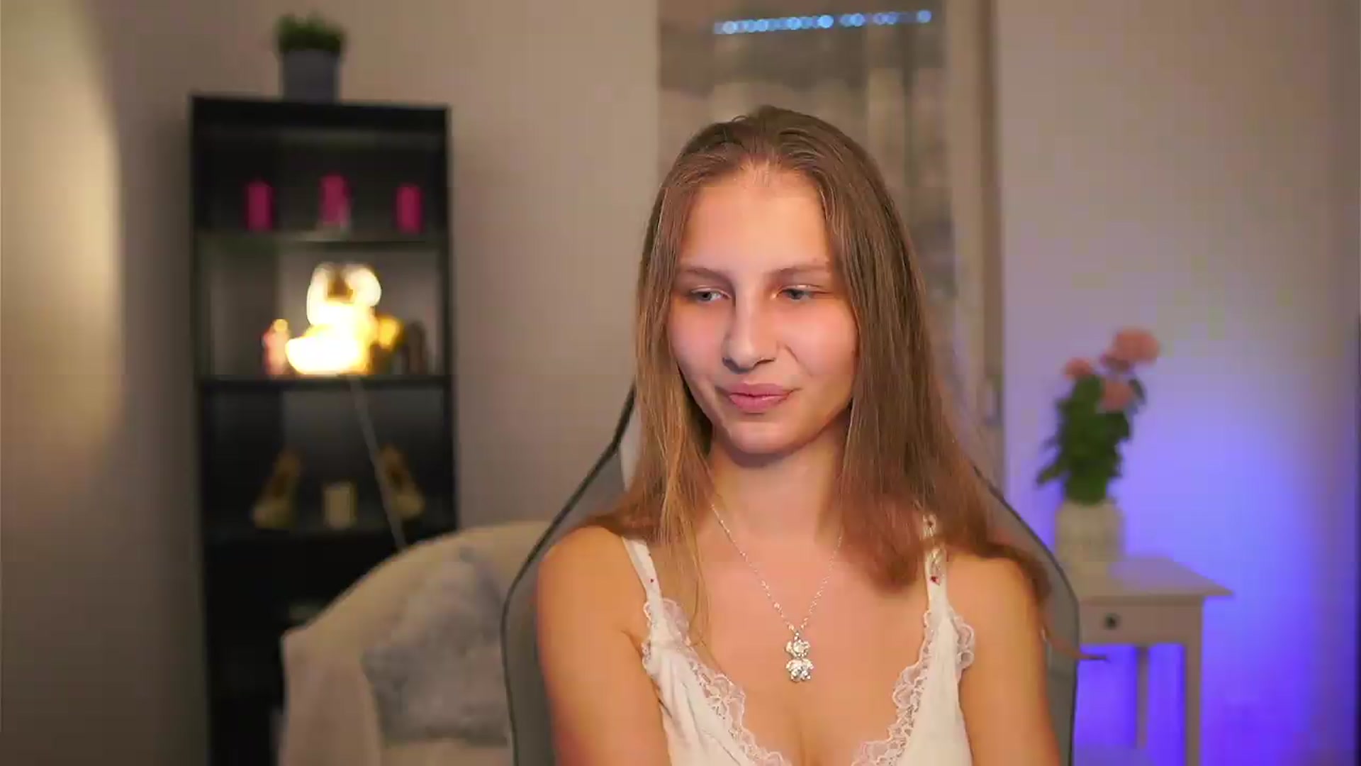 Gallery image thumbnail from Emmie_murray's myfreecams stream on, 04/04/2026, 16:14 image 1 of 20