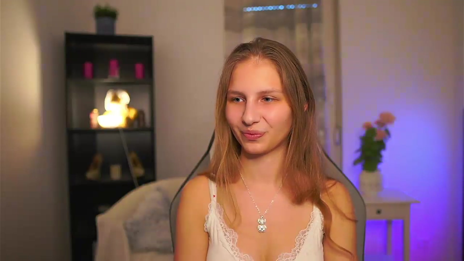 Gallery image thumbnail from Emmie_murray's myfreecams stream on, 04/04/2026, 16:14 image 2 of 20