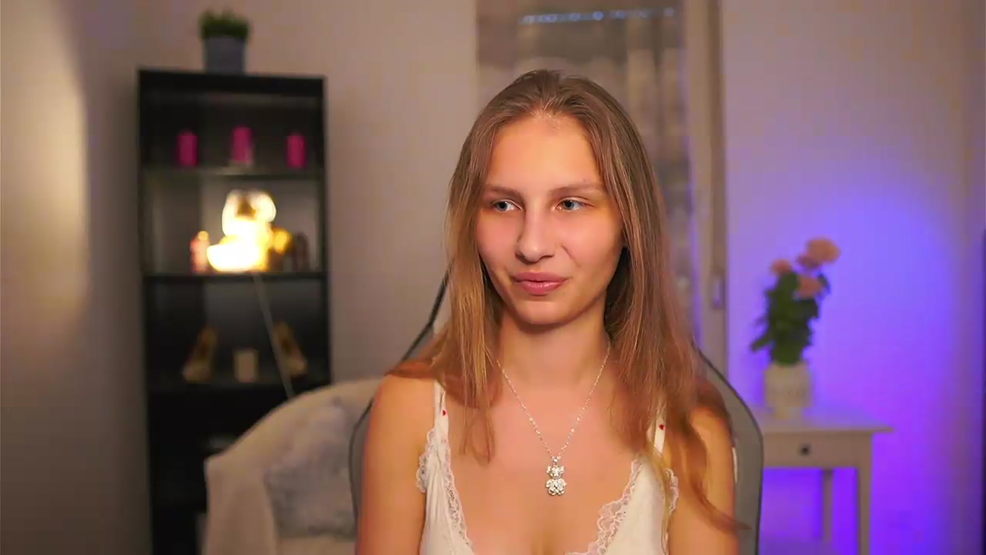Gallery image thumbnail from Emmie_murray's myfreecams stream on, 04/04/2026, 17:08 image 5 of 20