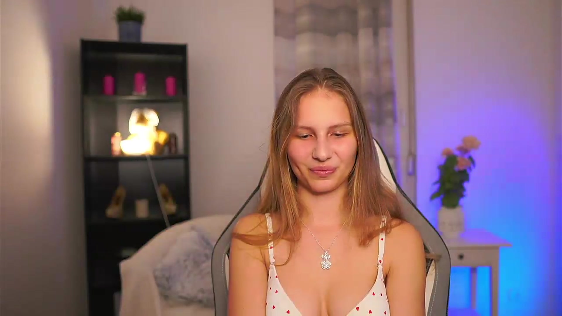 Gallery image thumbnail from Emmie_murray's myfreecams stream on, 04/04/2026, 20:36 image 2 of 20