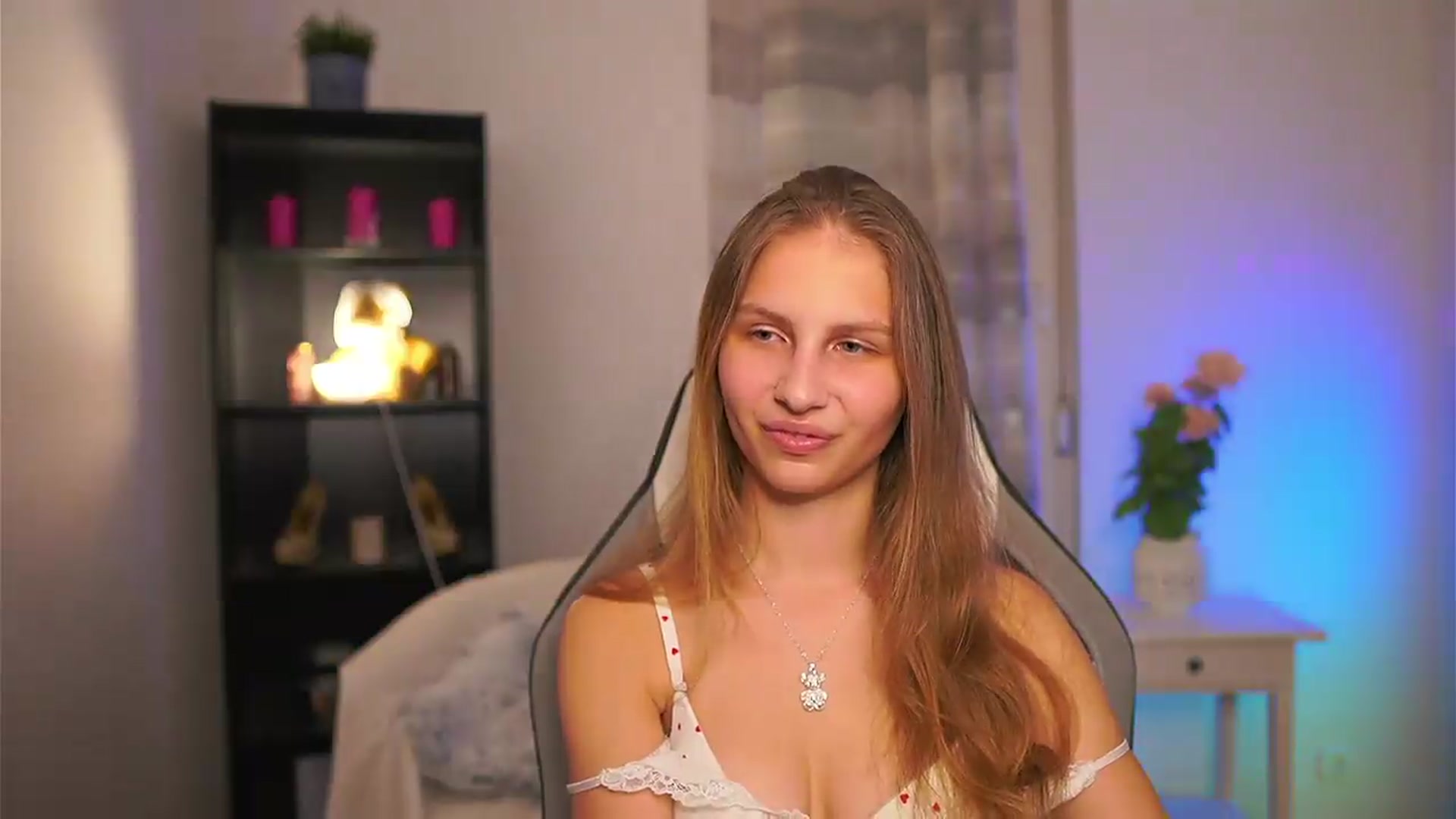 Gallery image thumbnail from Emmie_murray's myfreecams stream on, 04/04/2026, 22:06 image 14 of 20