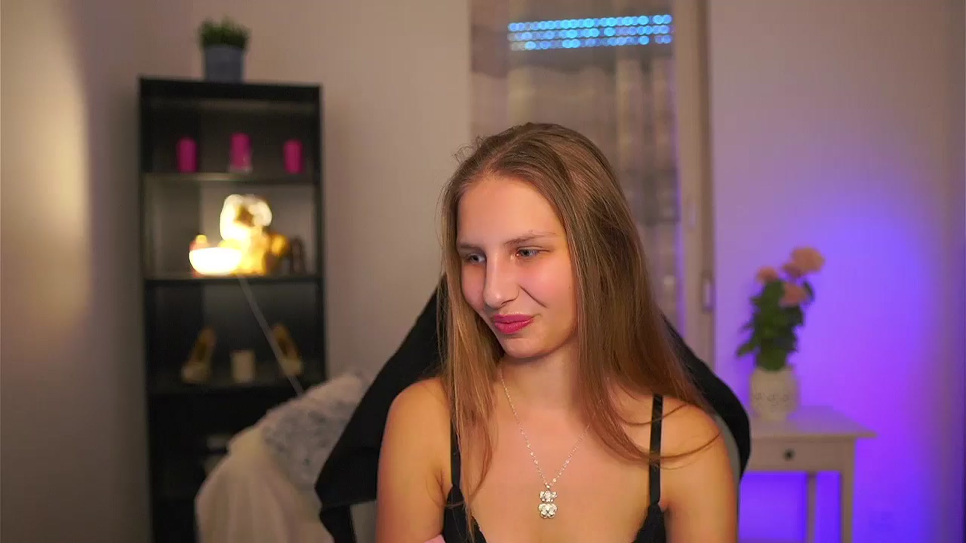 Gallery image thumbnail from Emmie_murray's myfreecams stream on, 04/08/2026, 14:37 image 12 of 20