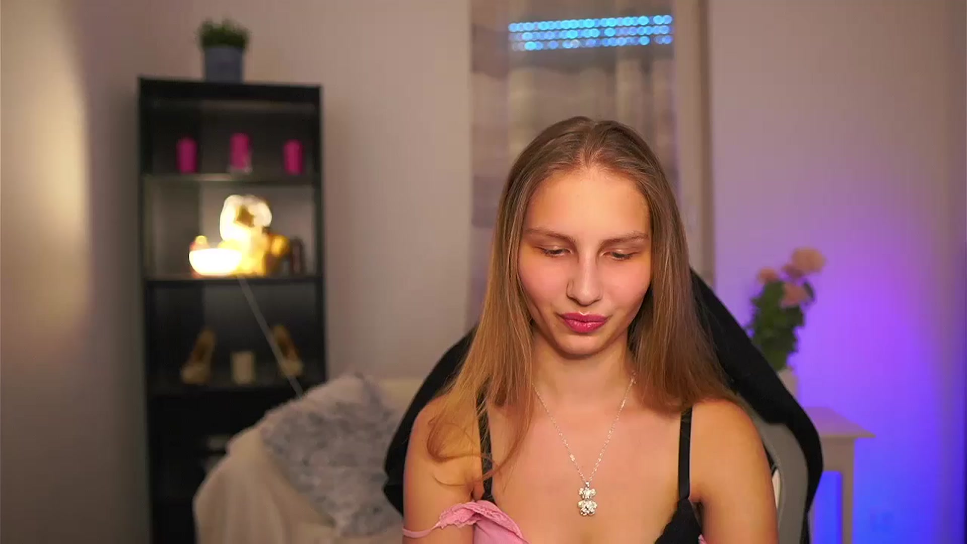 Gallery image thumbnail from Emmie_murray's myfreecams stream on, 04/08/2026, 14:37 image 5 of 20