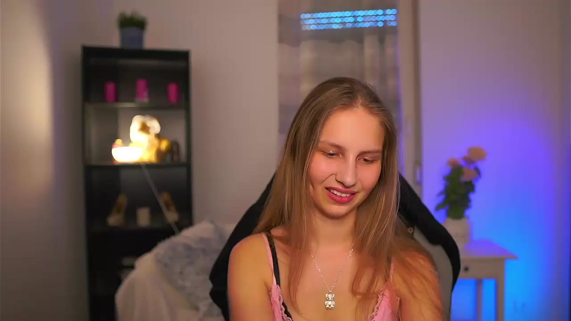 Gallery image thumbnail from Emmie_murray's myfreecams stream on, 04/08/2026, 14:37 image 19 of 20