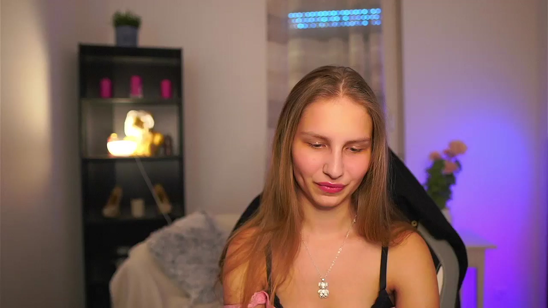Gallery image thumbnail from Emmie_murray's myfreecams stream on, 04/08/2026, 14:37 image 8 of 20