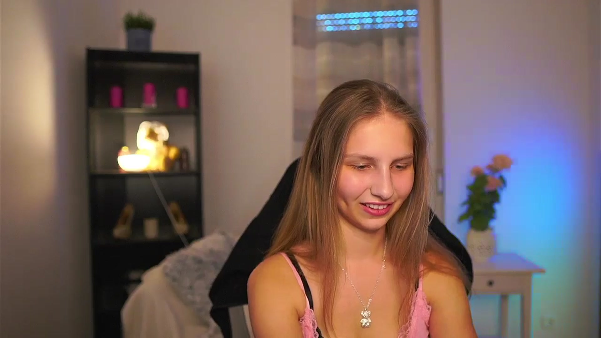 Gallery image thumbnail from Emmie_murray's myfreecams stream on, 04/08/2026, 14:37 image 18 of 20