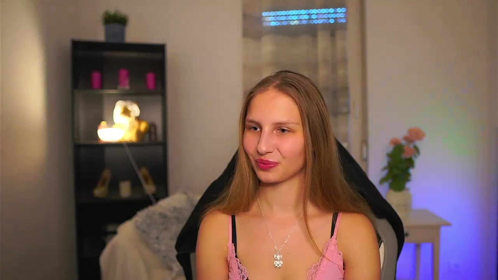 Gallery image thumbnail from Emmie_murray's myfreecams stream on, 04/08/2026, 14:37 image 2 of 20