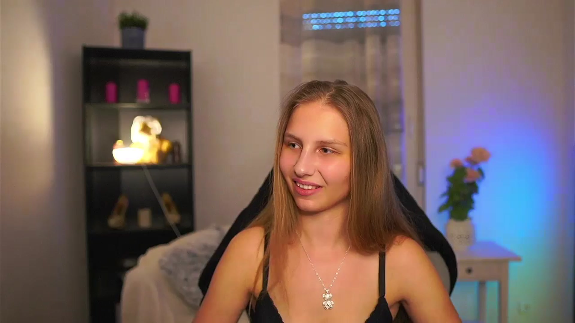Gallery image thumbnail from Emmie_murray's myfreecams stream on, 04/08/2026, 16:25 image 20 of 20