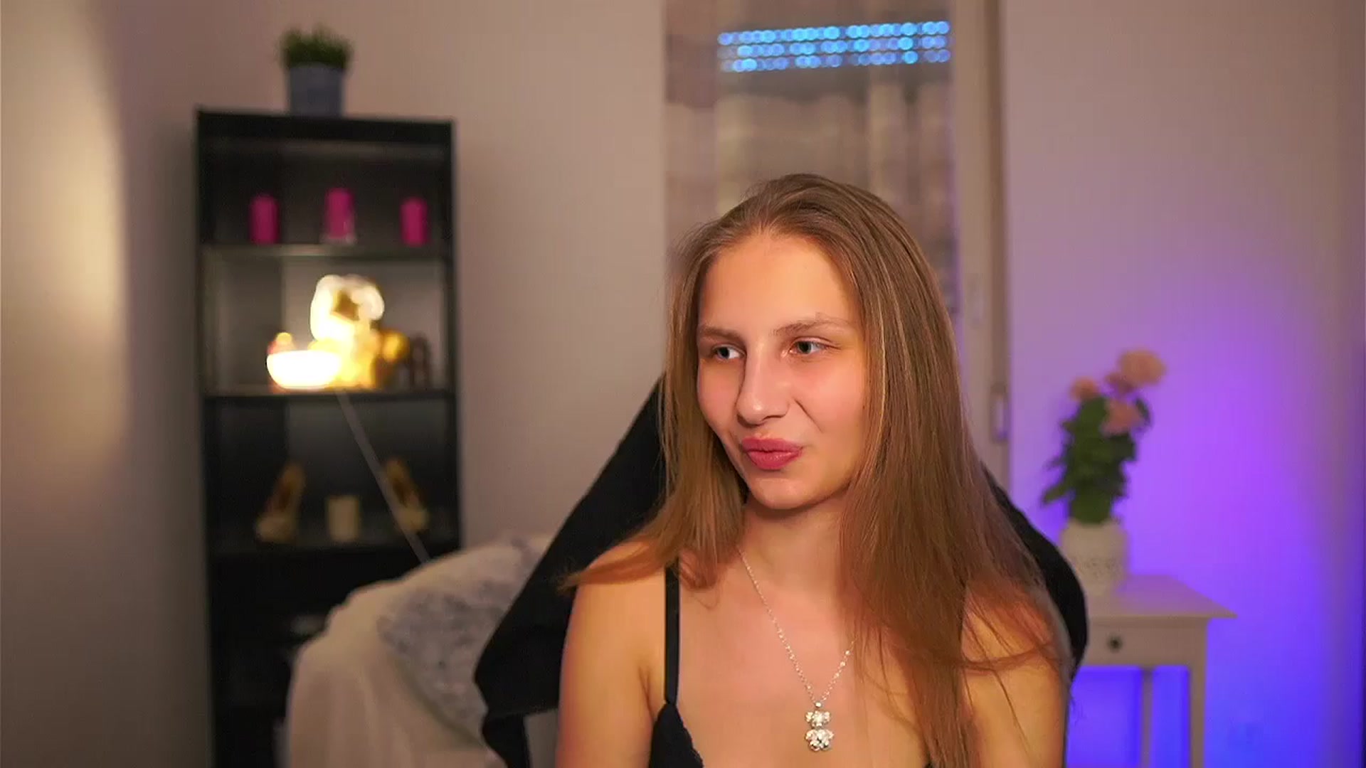 Gallery image thumbnail from Emmie_murray's myfreecams stream on, 04/08/2026, 16:25 image 14 of 20