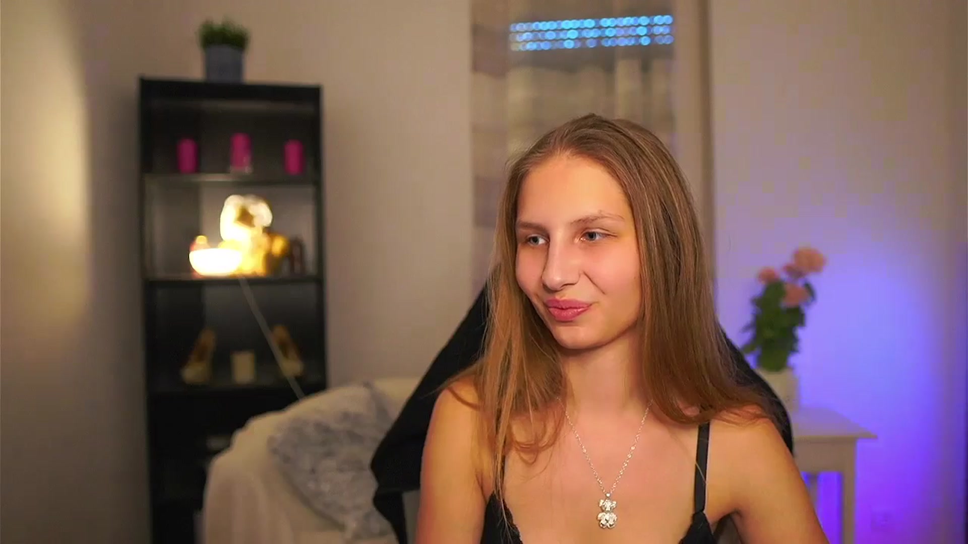 Gallery image thumbnail from Emmie_murray's myfreecams stream on, 04/08/2026, 16:25 image 13 of 20