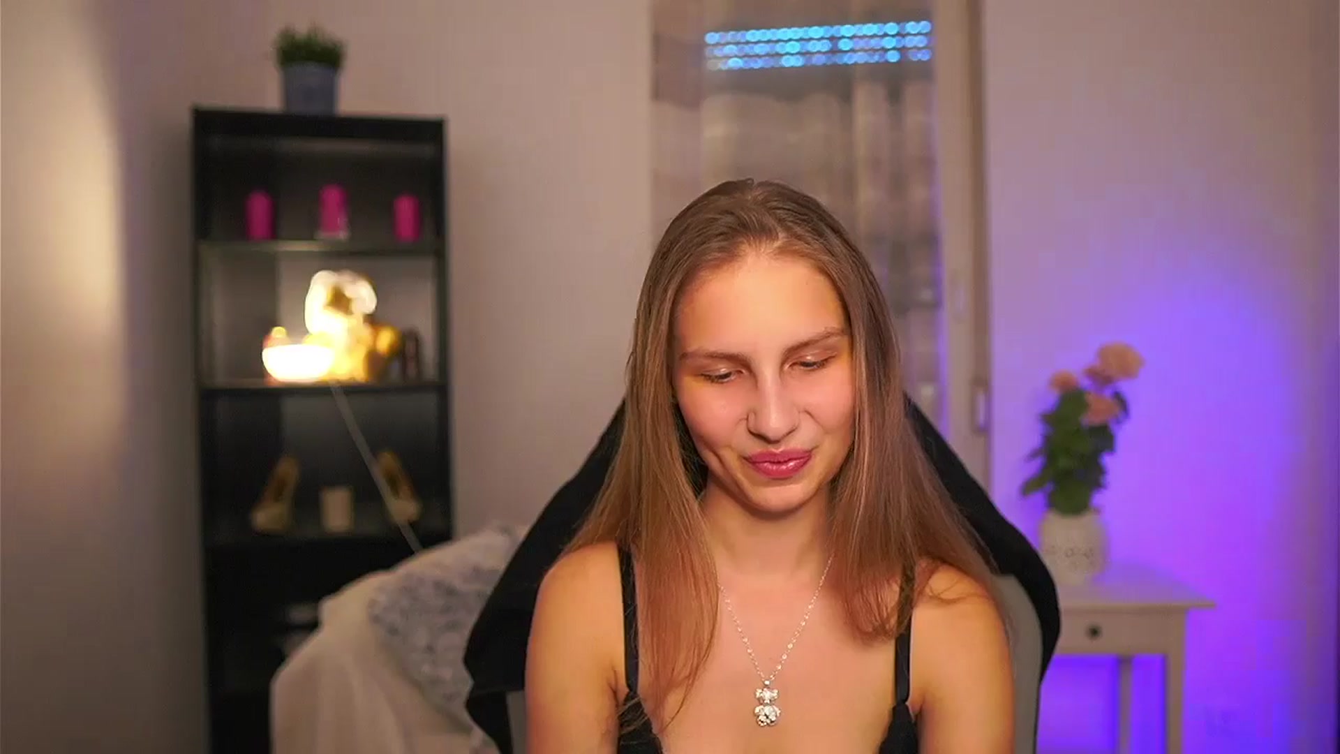 Gallery image thumbnail from Emmie_murray's myfreecams stream on, 04/08/2026, 16:25 image 5 of 20