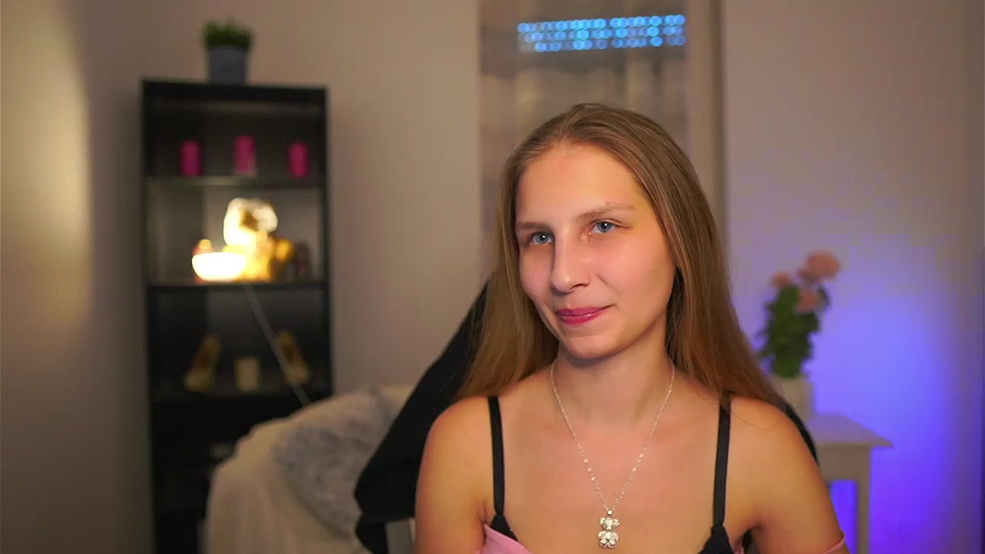 Gallery image thumbnail from Emmie_murray's myfreecams stream on, 04/08/2026, 16:25 image 8 of 20